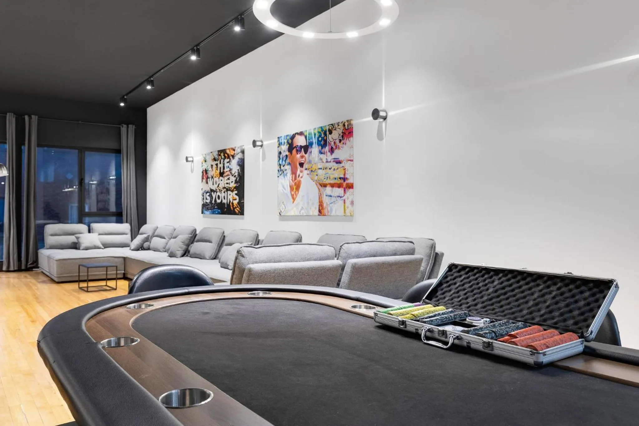 TV and multimedia in LiV MTL Plaza