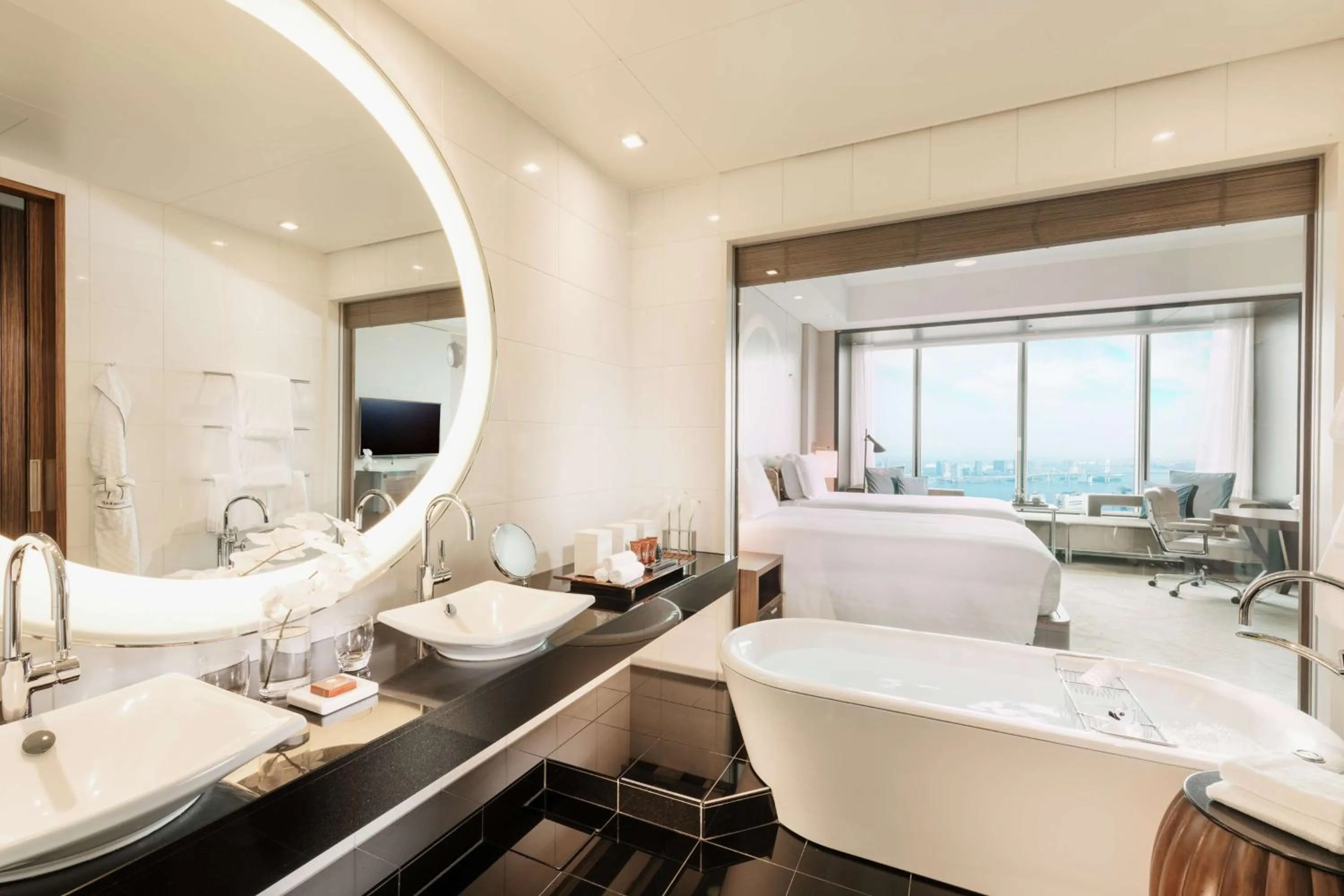 Bedroom, Bed in Conrad Tokyo