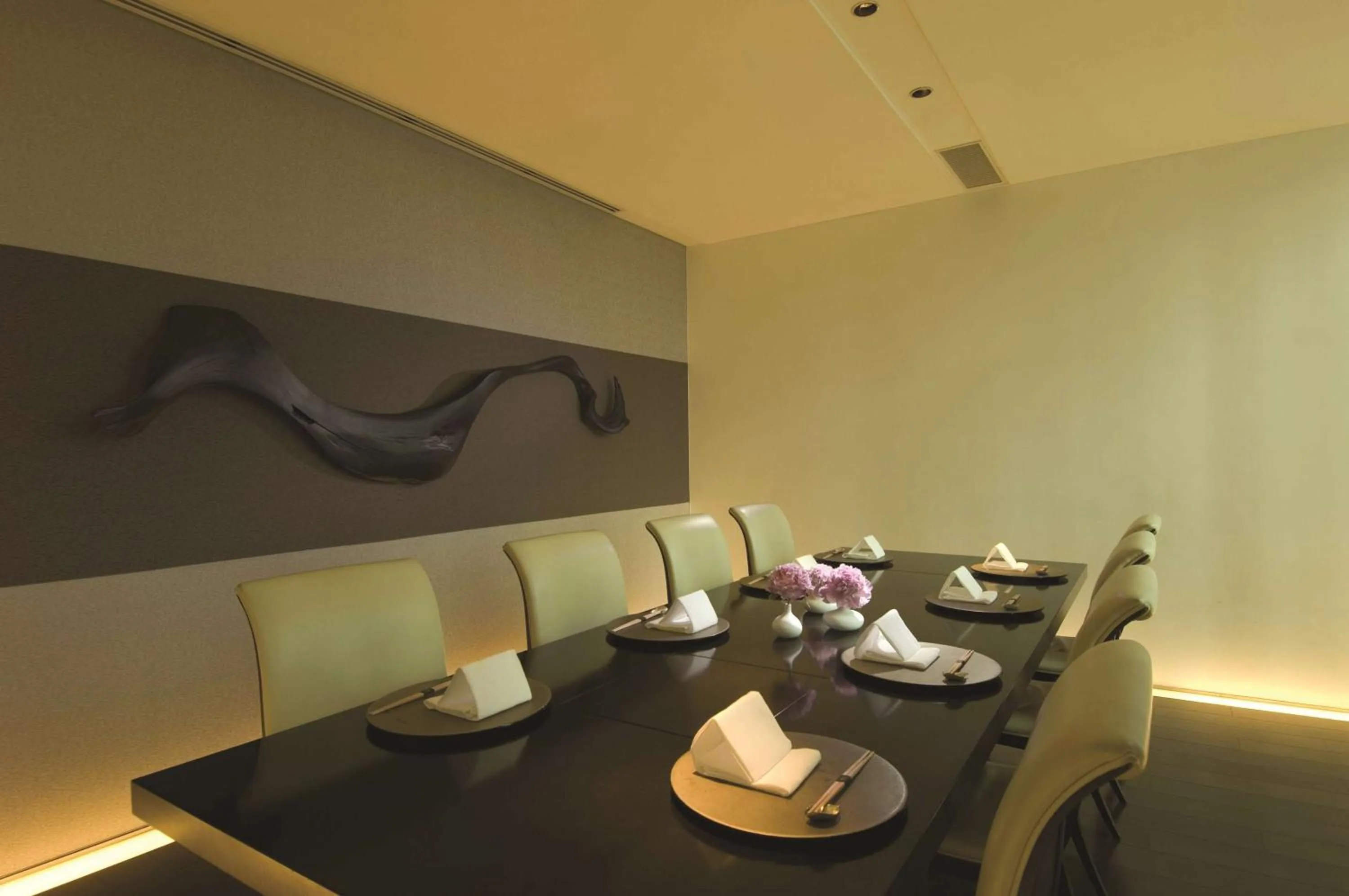 Restaurant/places to eat in Conrad Tokyo