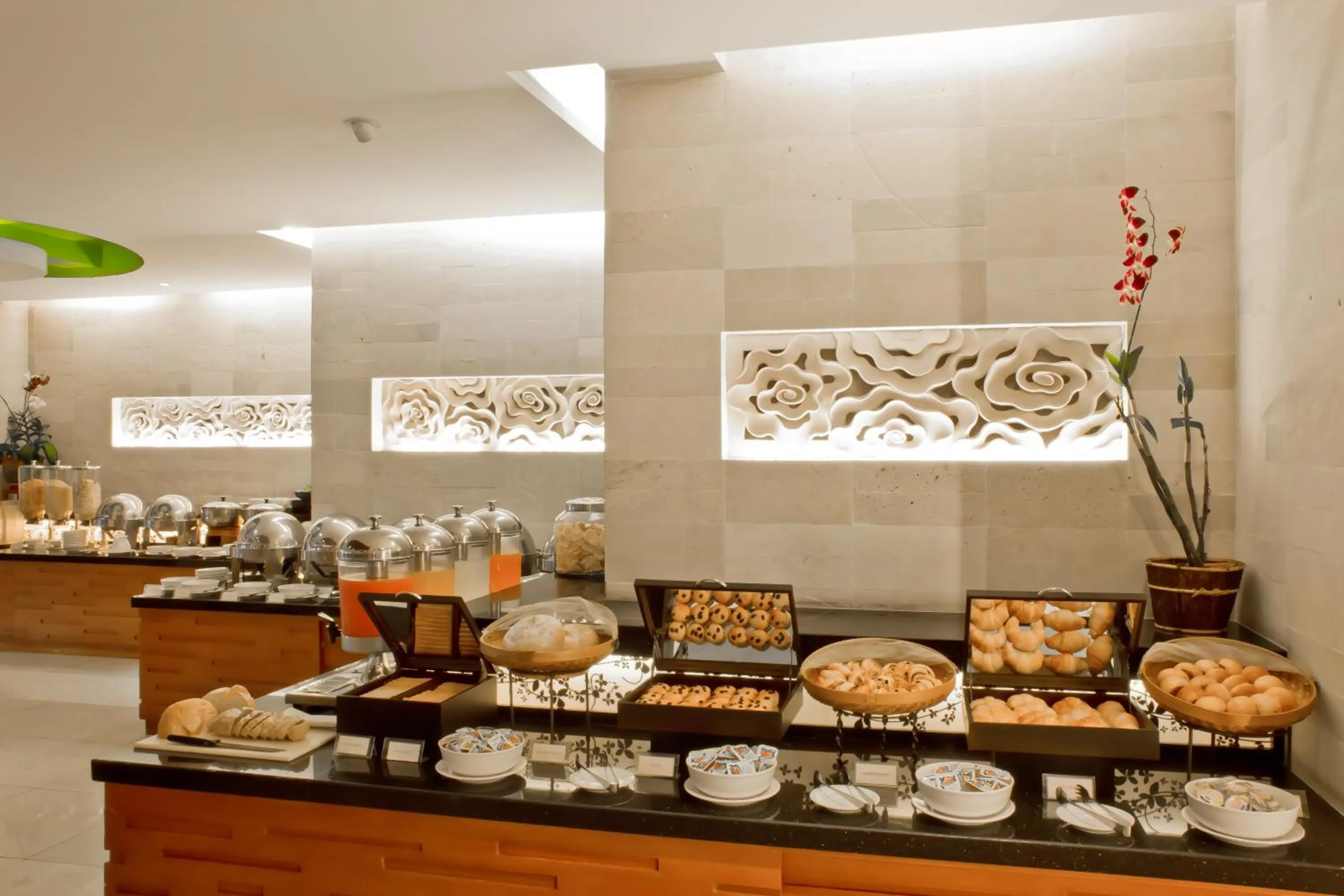 Restaurant/places to eat in Bali Rani Hotel