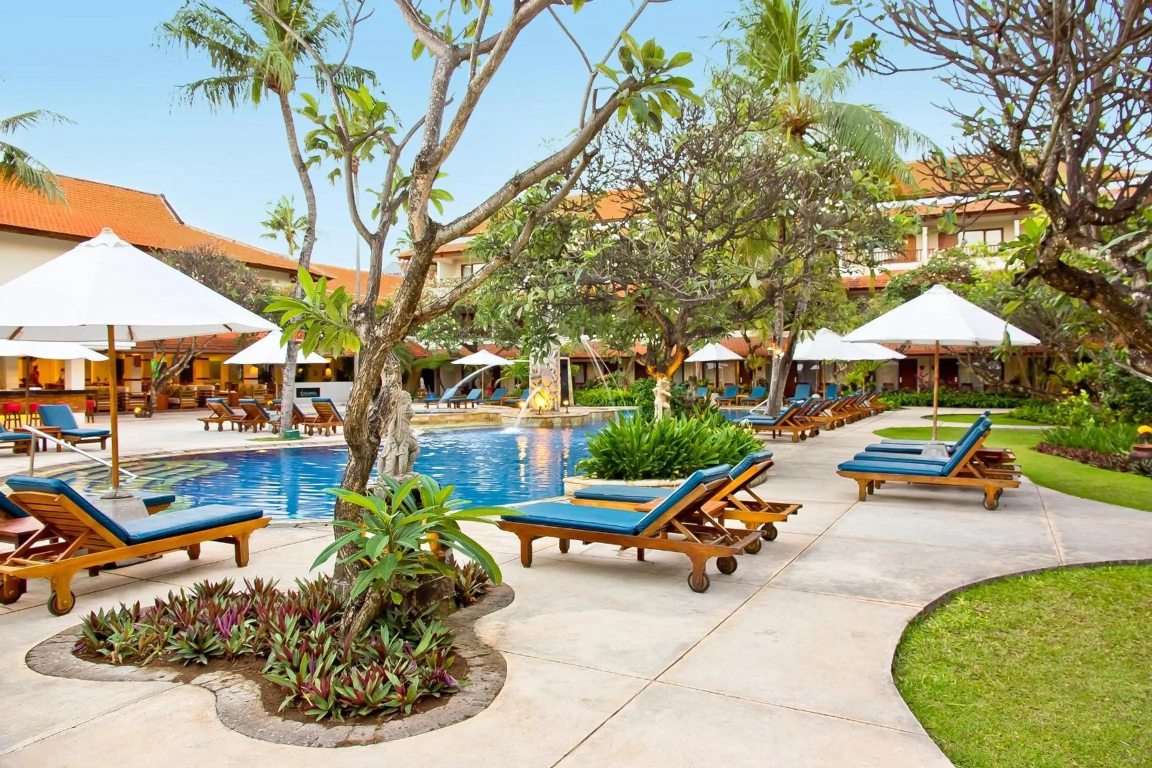 Swimming pool in Bali Rani Hotel