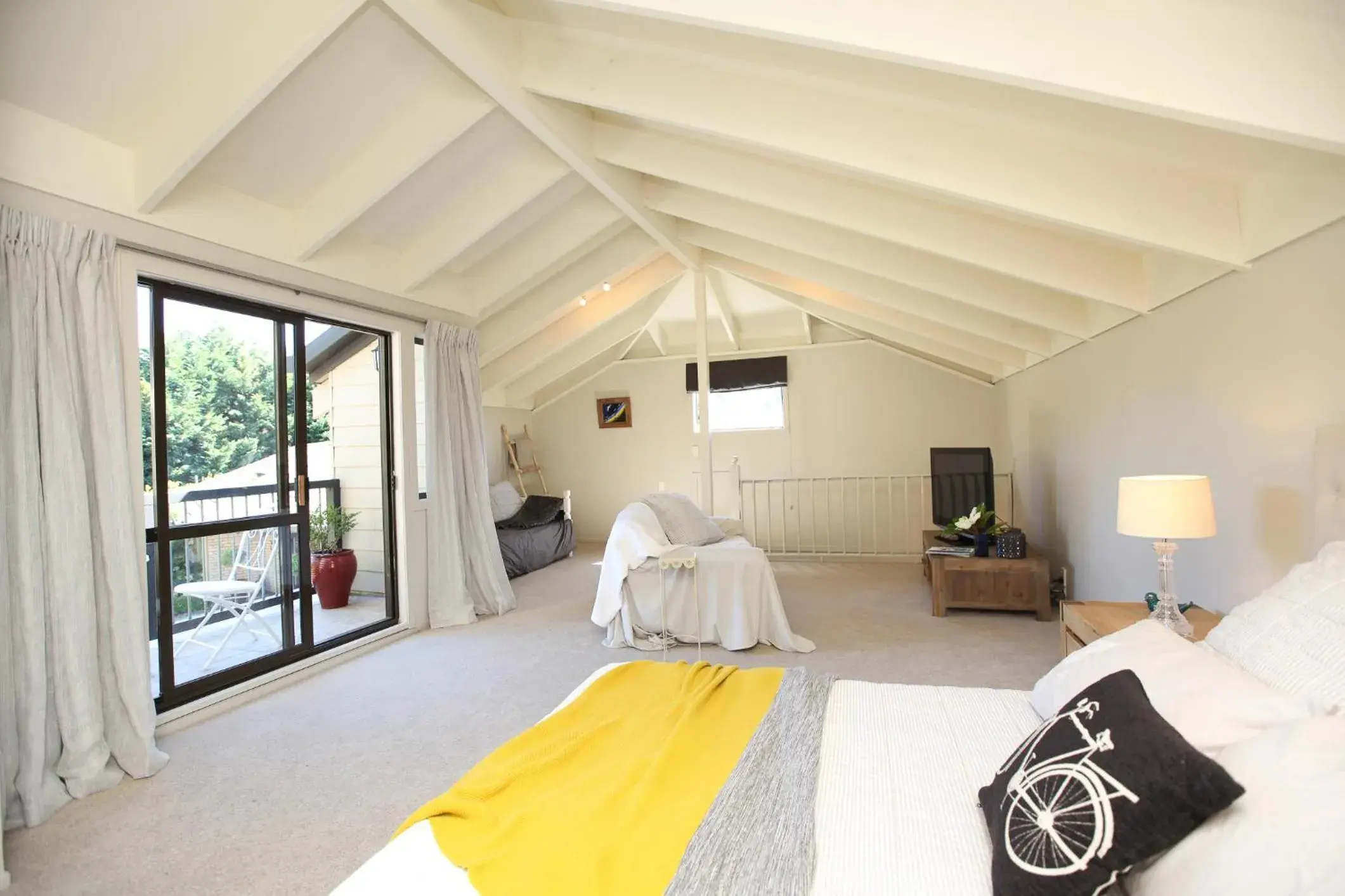 Queen Room with Balcony in Cedar Park Bed & Breakfast Queen Room with Balcony in Cedar Park Bed & Breakfast