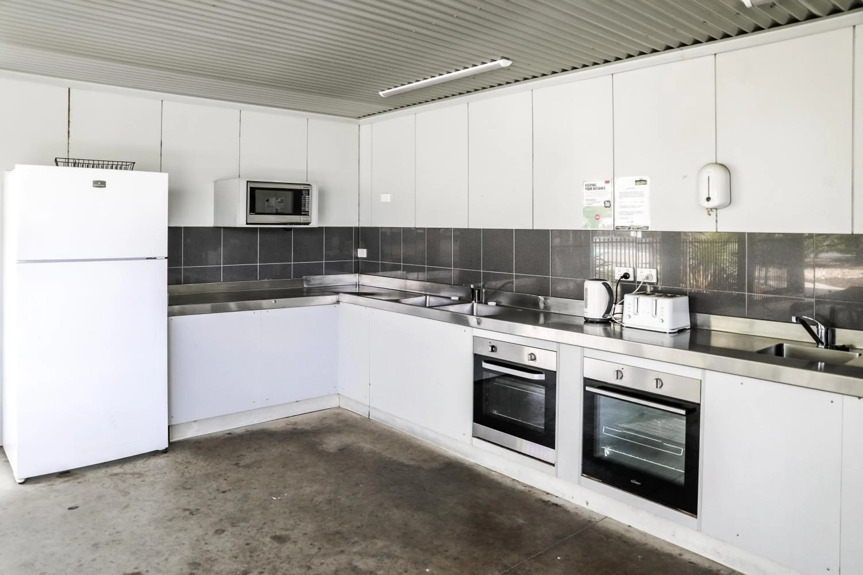 BBQ facilities in Discovery Parks - Moama Waters