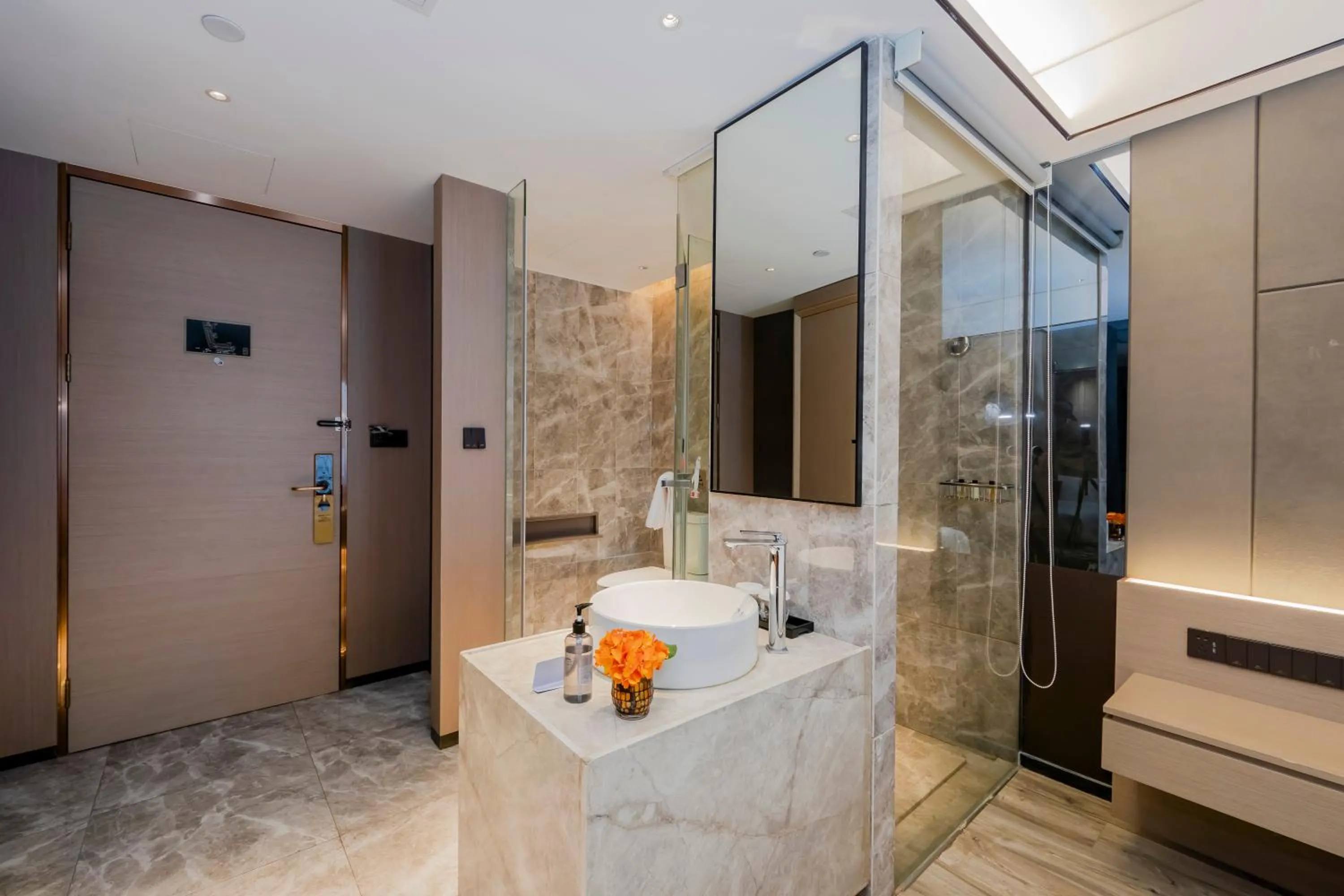 room service in Yitel Premium (Shanghai Nanjing Road Pedestrian Street)