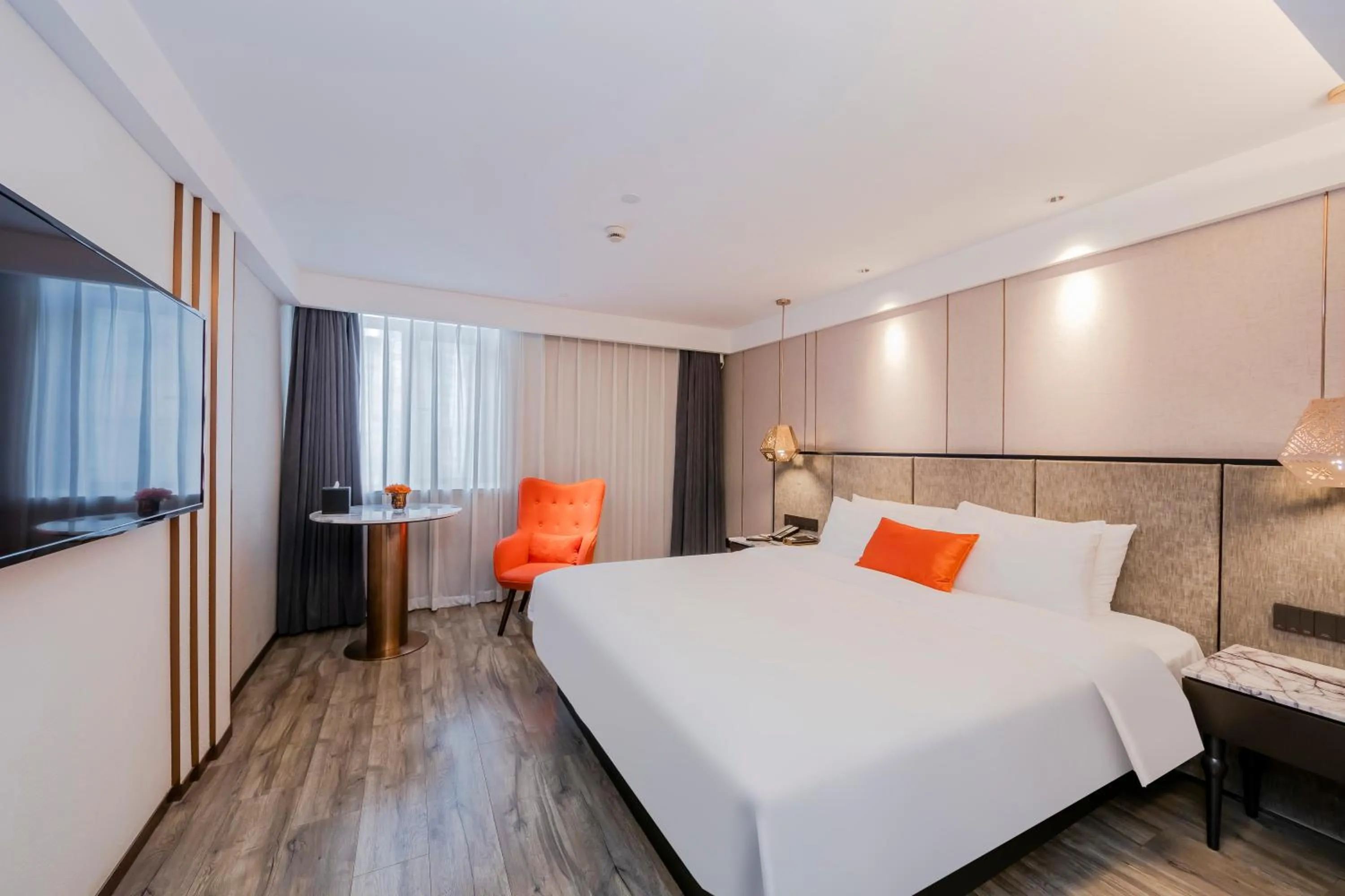Photo of the whole room, Bed in Yitel Premium (Shanghai Nanjing Road Pedestrian Street)