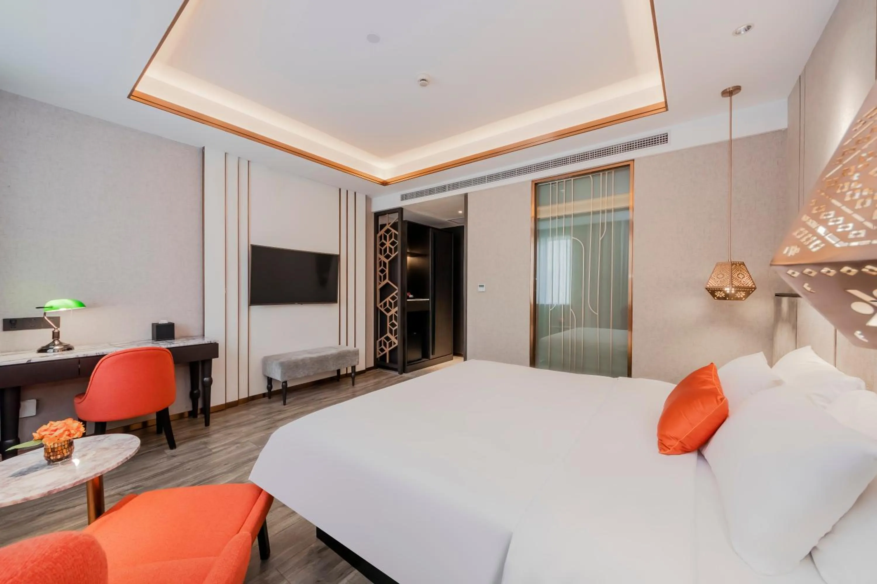 Photo of the whole room, Bed in Yitel Premium (Shanghai Nanjing Road Pedestrian Street)