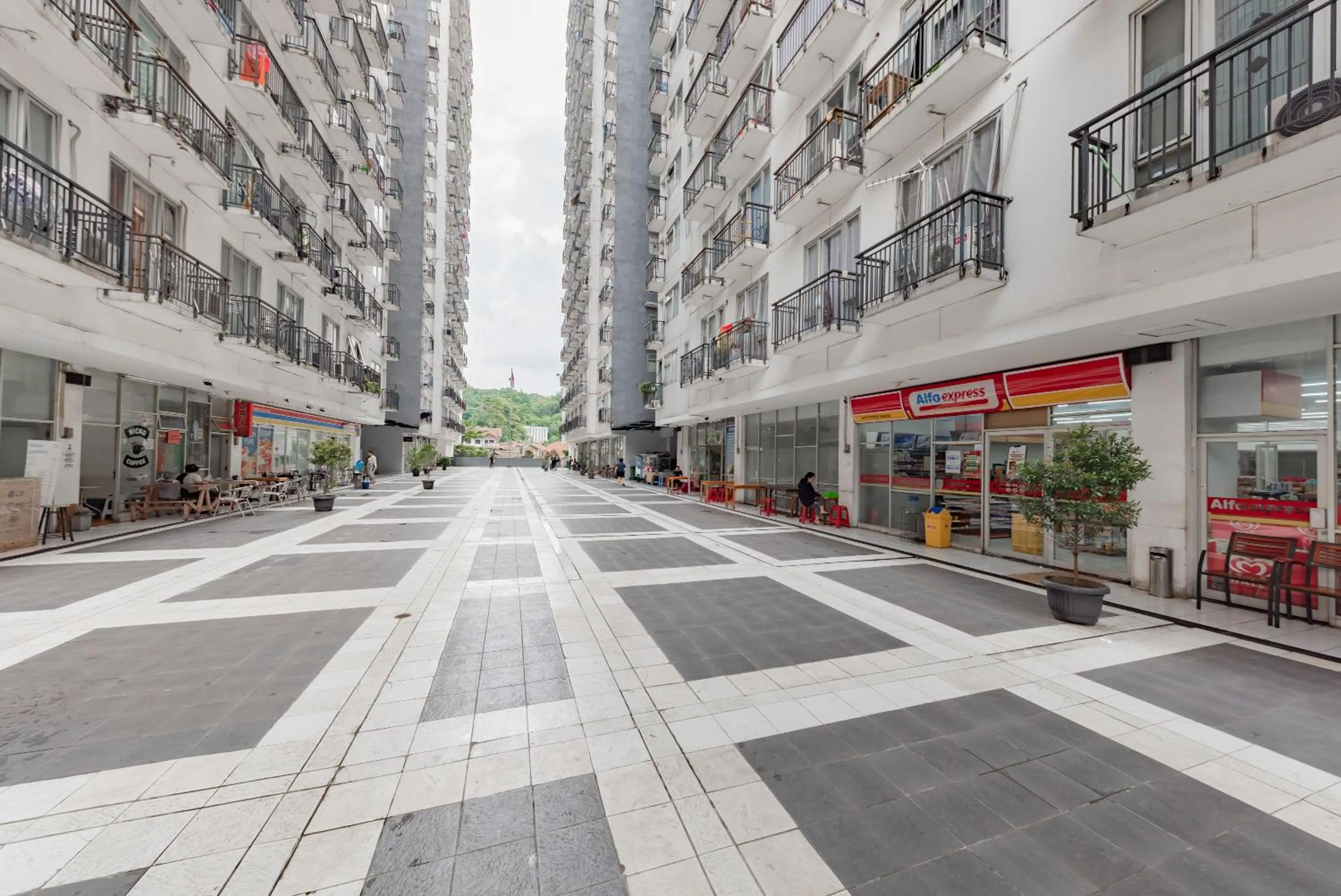 Property building in RedDoorz Apartment @ Jarrdin Cihampelas