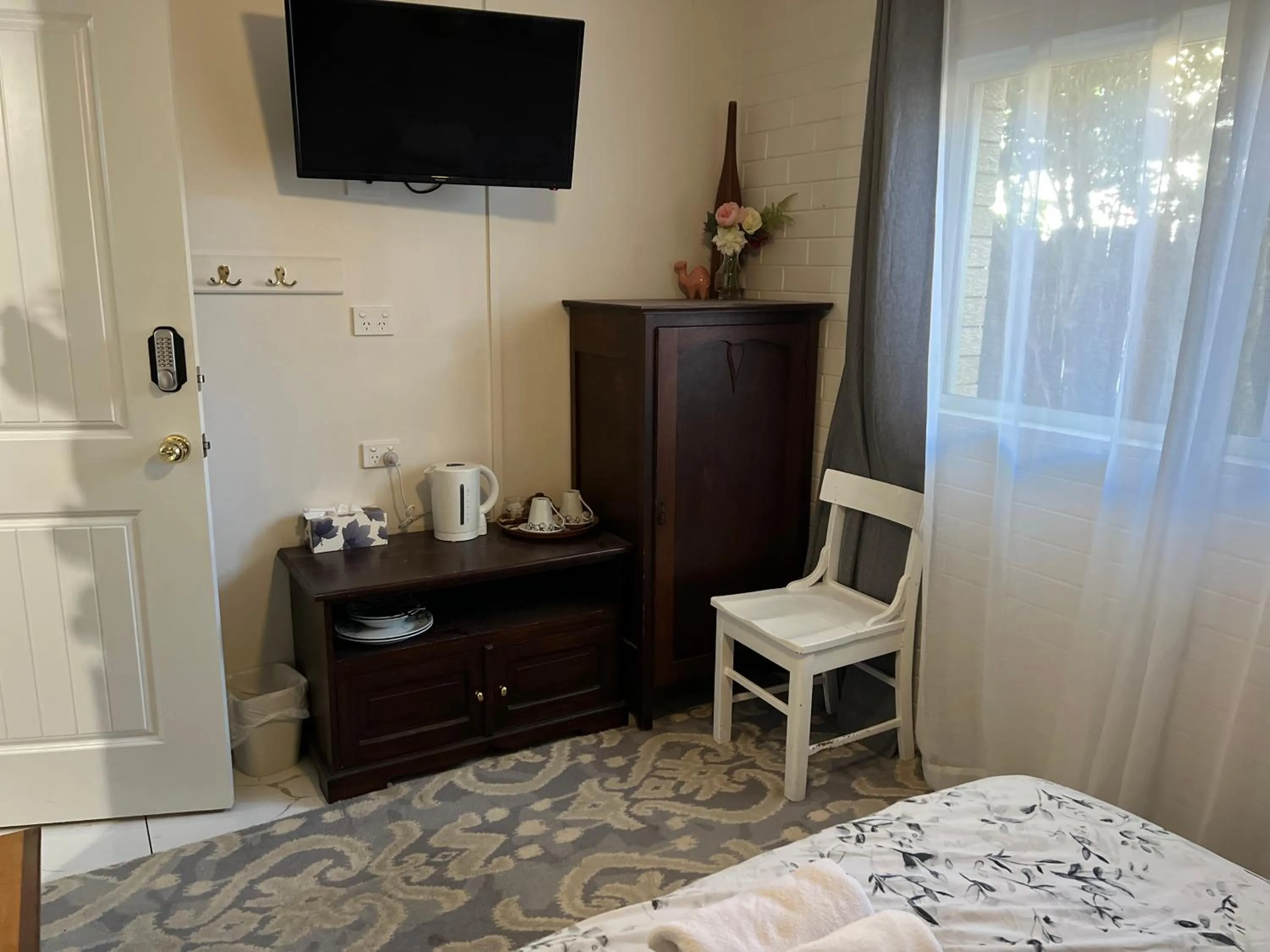 TV and multimedia, Bed in XYL Holiday Inn