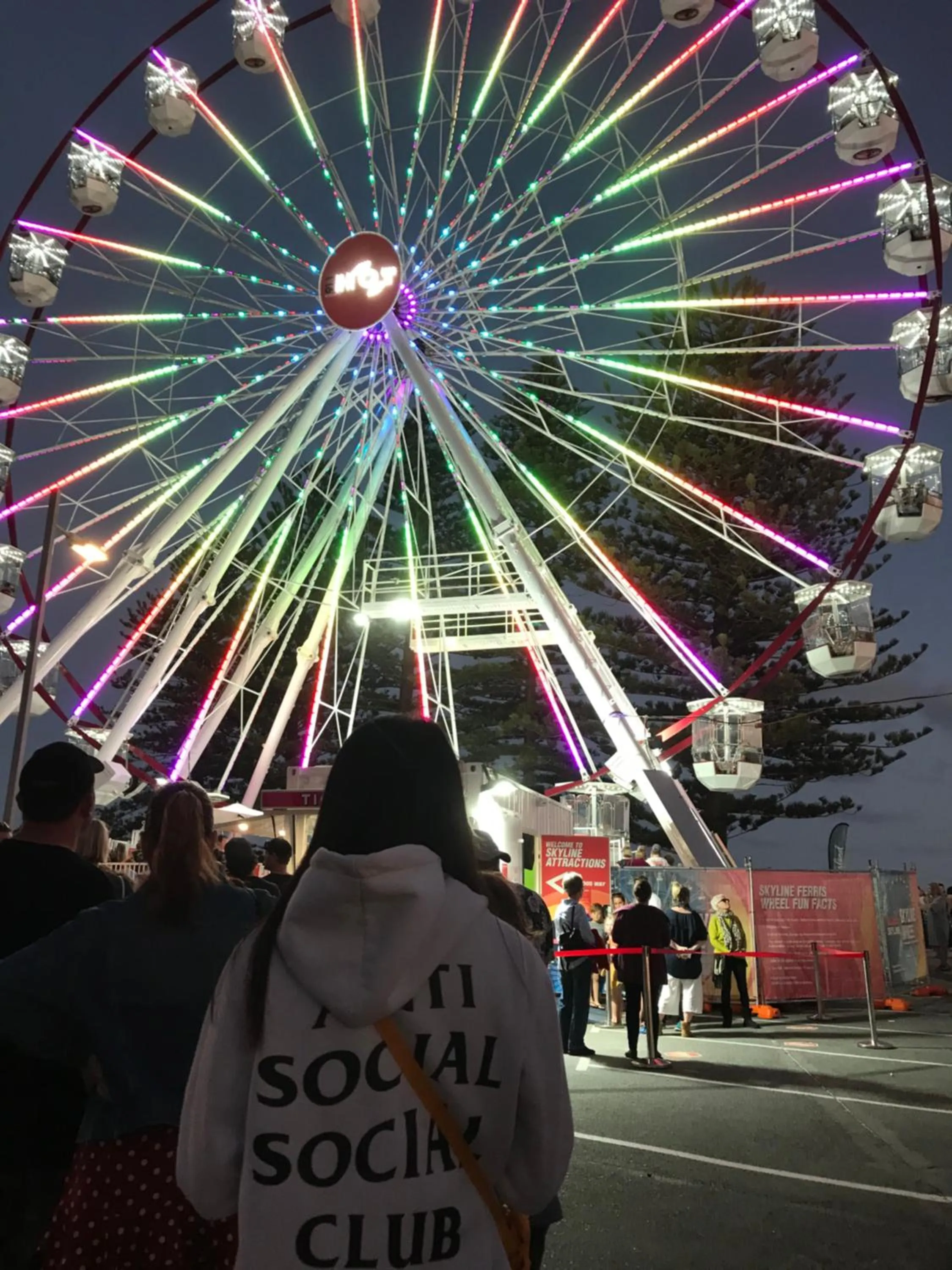 Evening entertainment in XYL Holiday Inn