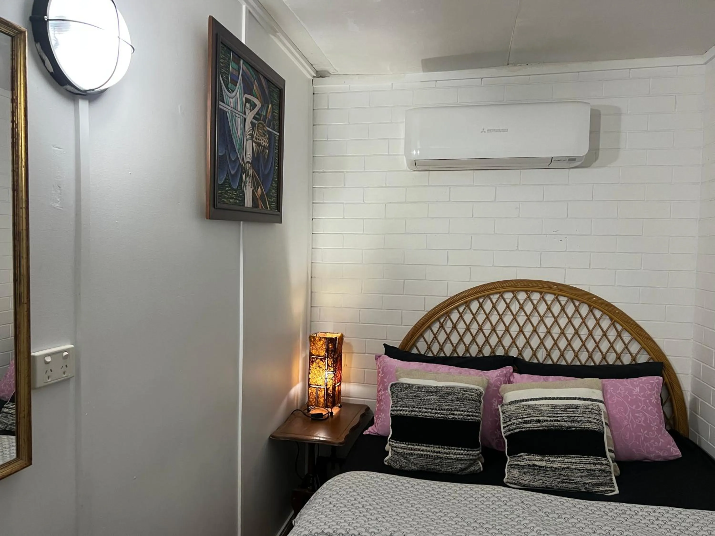 Bed in XYL Holiday Inn