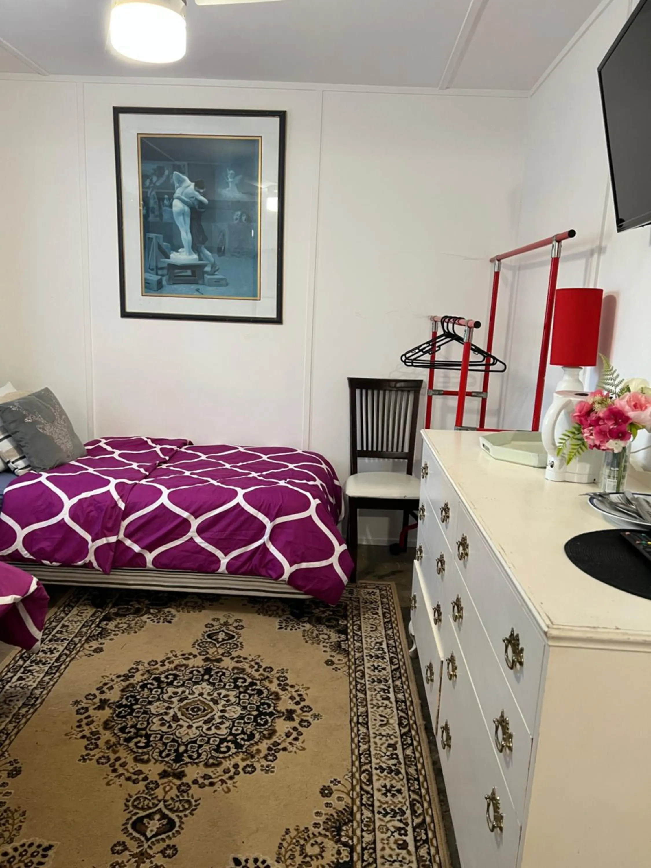 wardrobe, Bed in XYL Holiday Inn