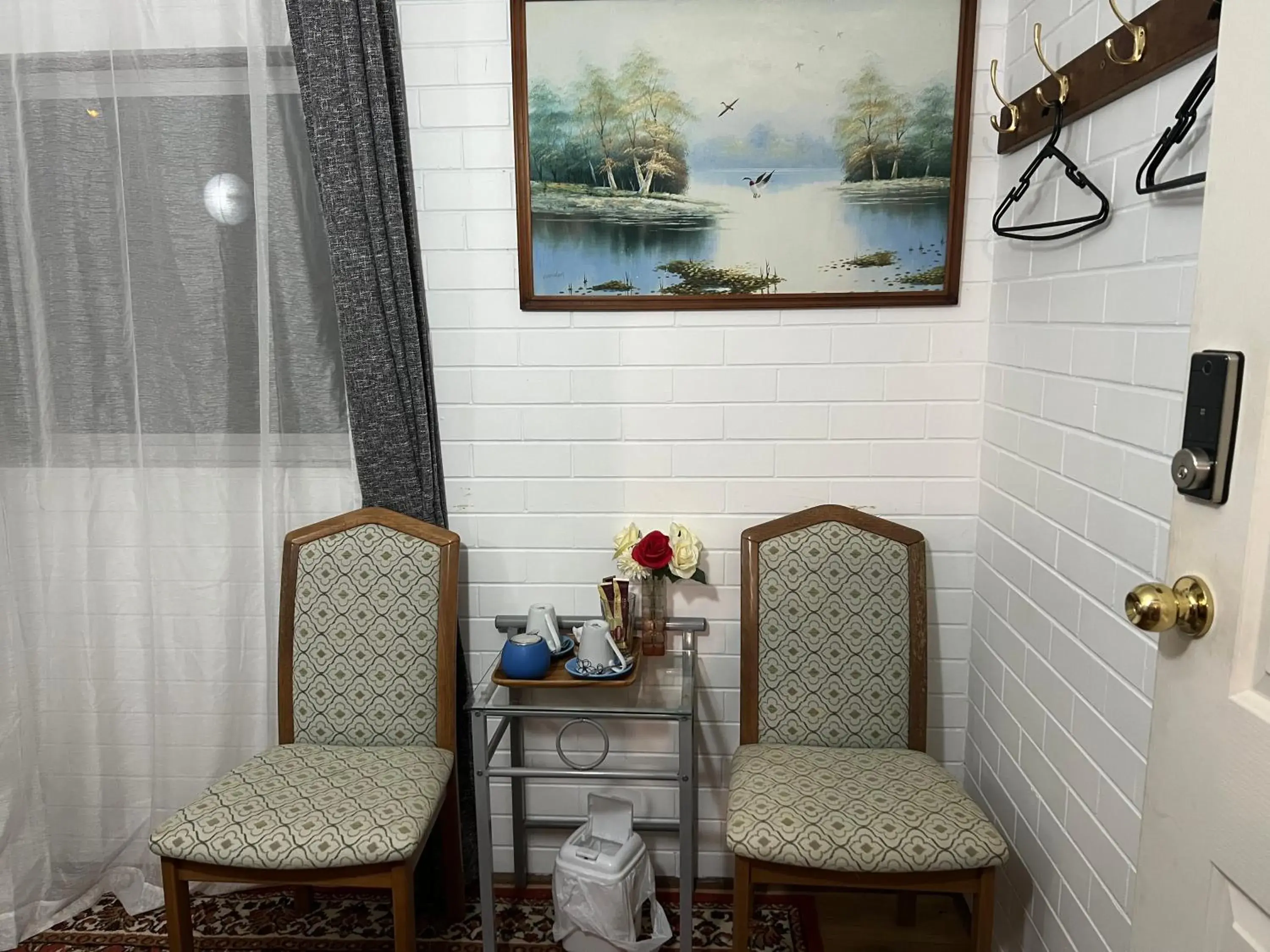 Deluxe Modern Queen Room in XYL Holiday Inn Deluxe Modern Queen Room in XYL Holiday Inn