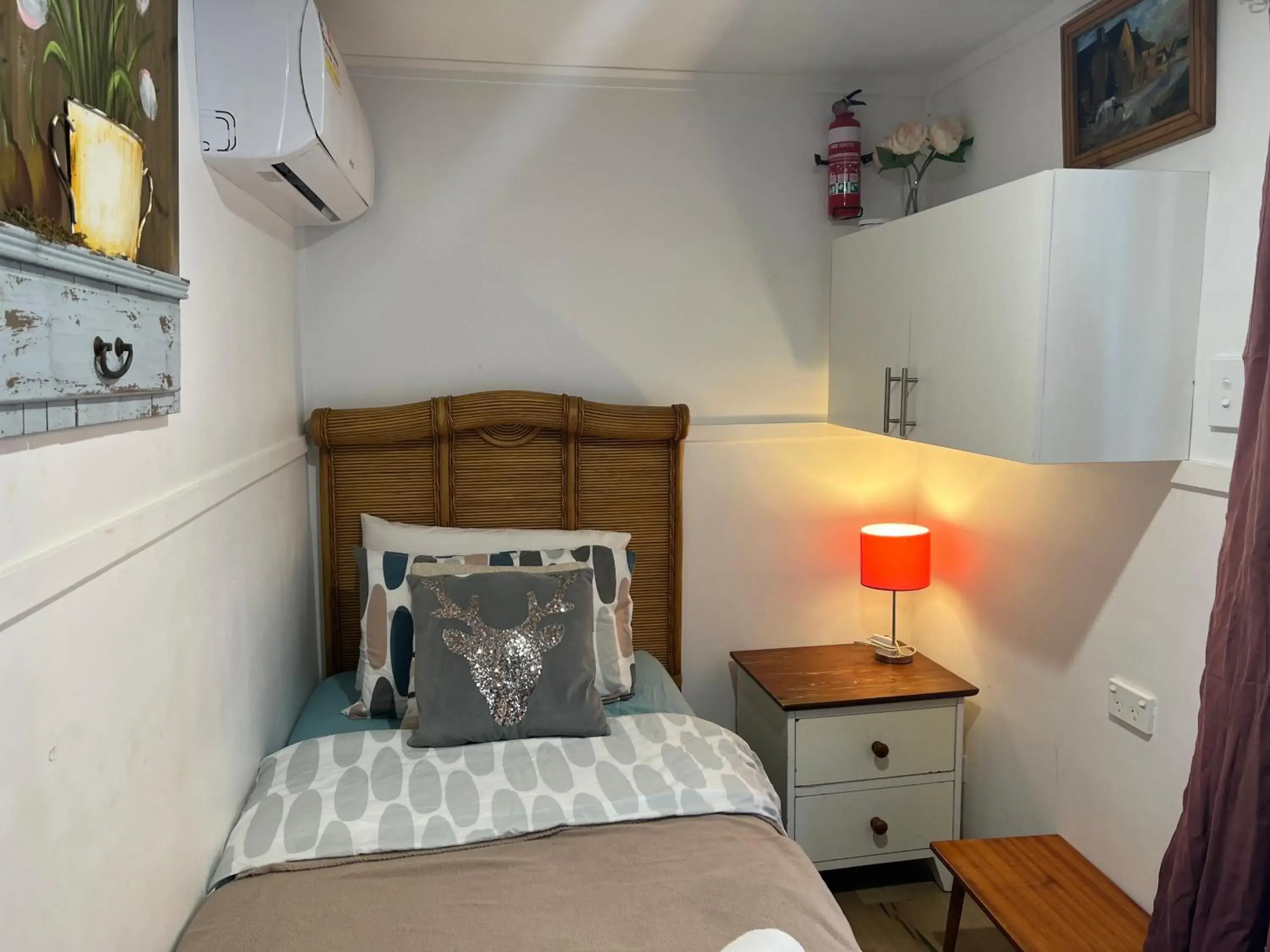 Deluxe Single Room with Balcony in XYL Holiday Inn Deluxe Single Room with Balcony in XYL Holiday Inn