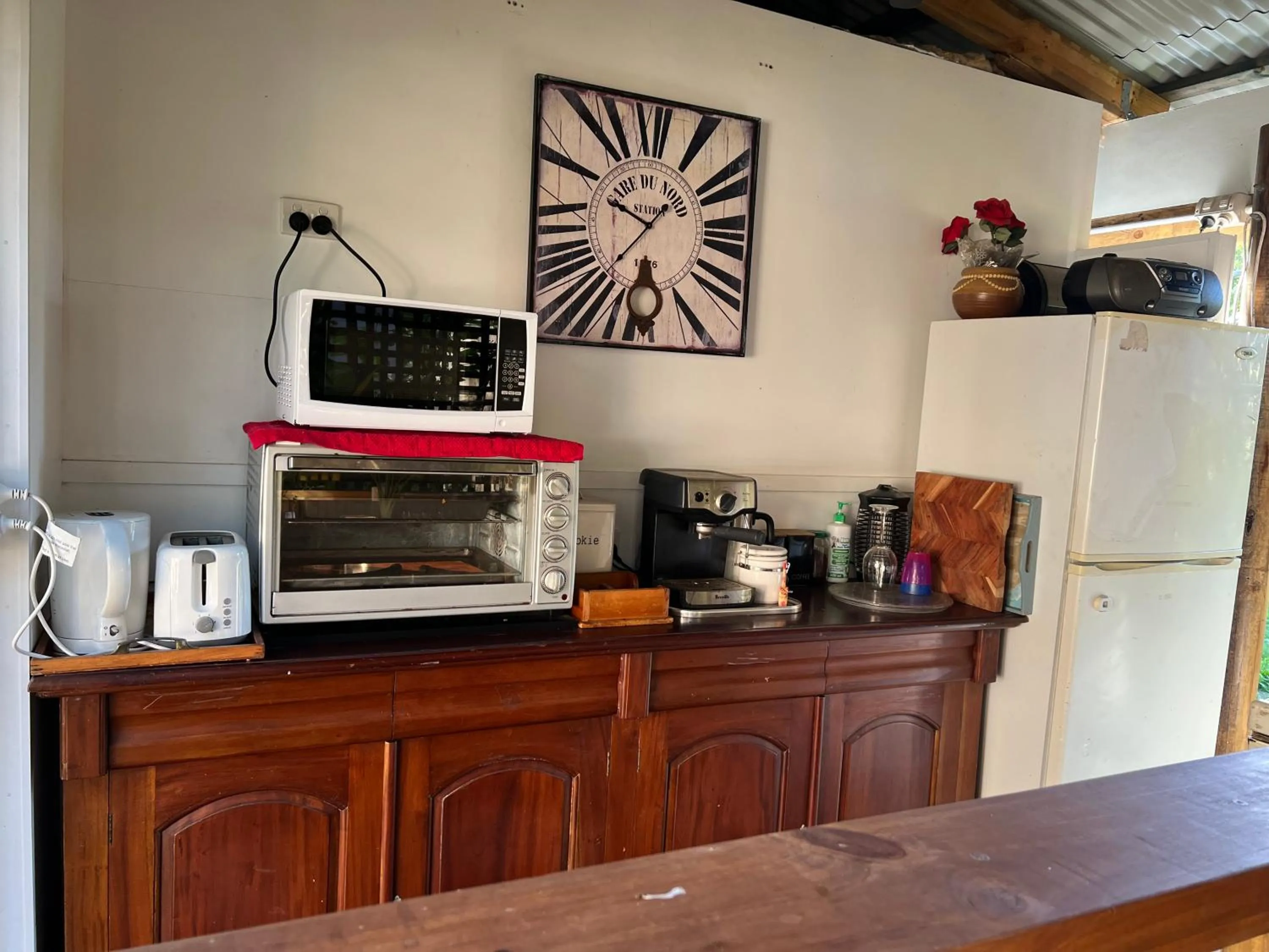 Kitchen or kitchenette in XYL Holiday Inn