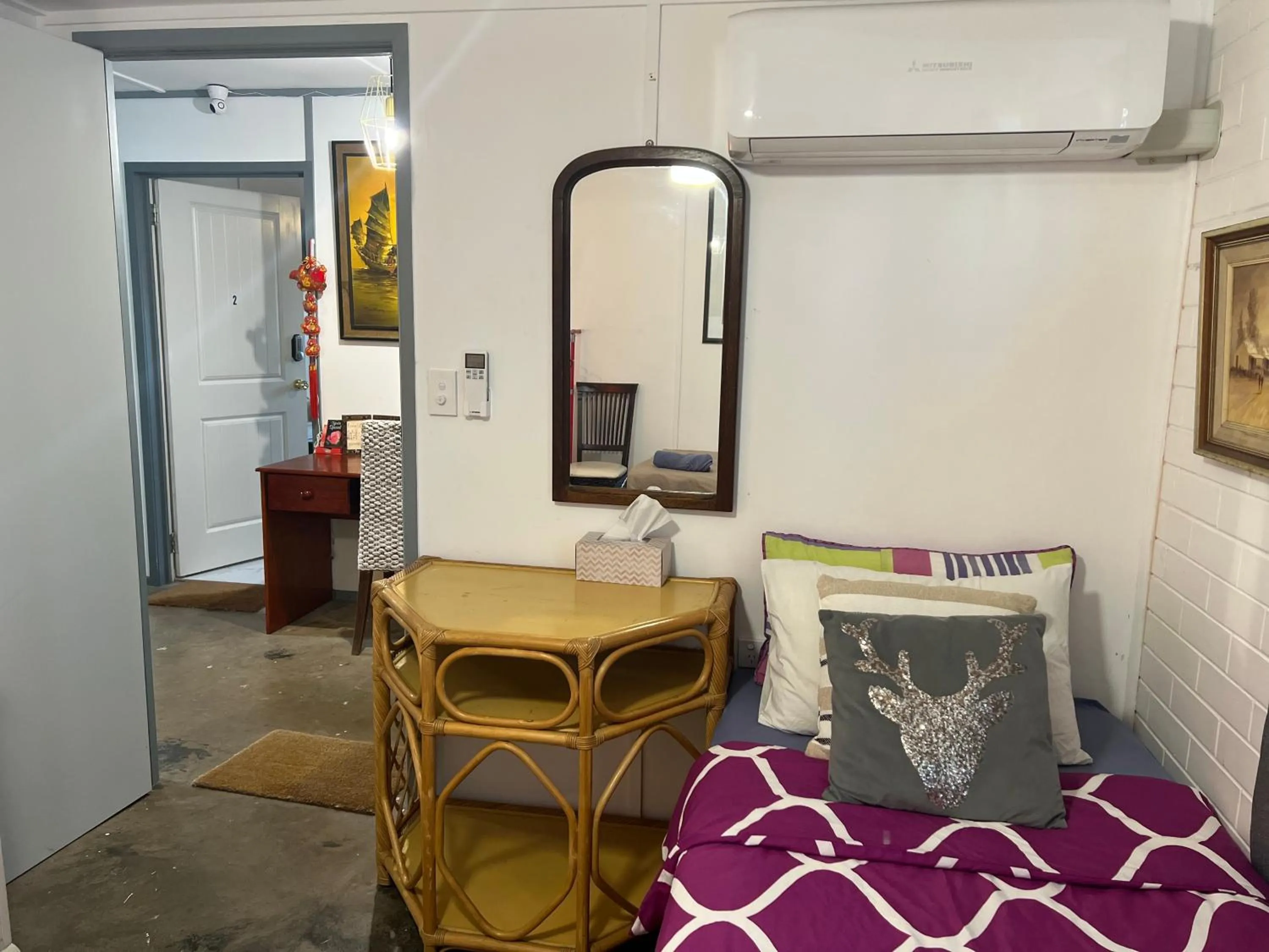 air conditioner, Bed in XYL Holiday Inn