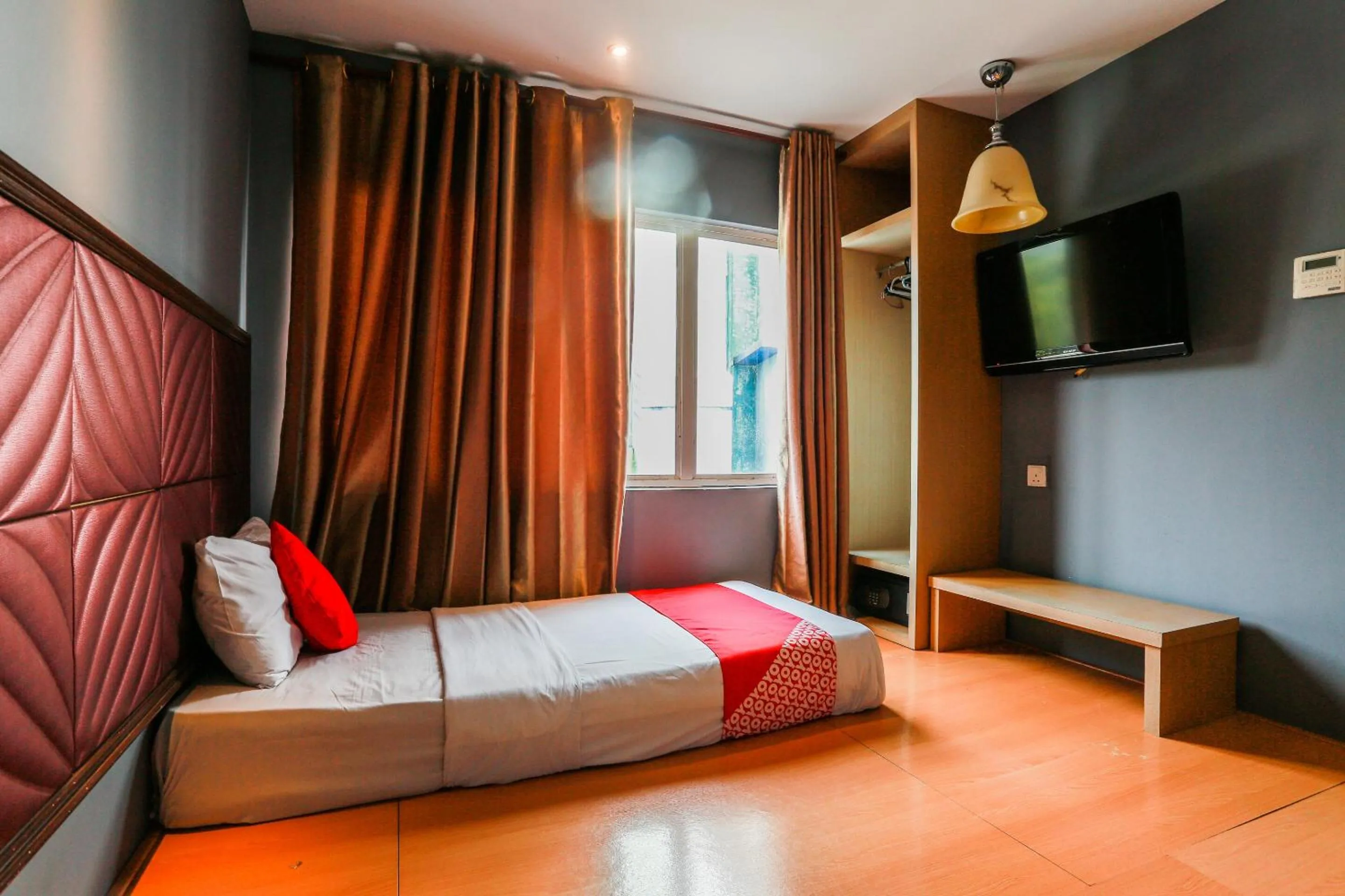 Bedroom, Bed in Hotel O Smc I-city