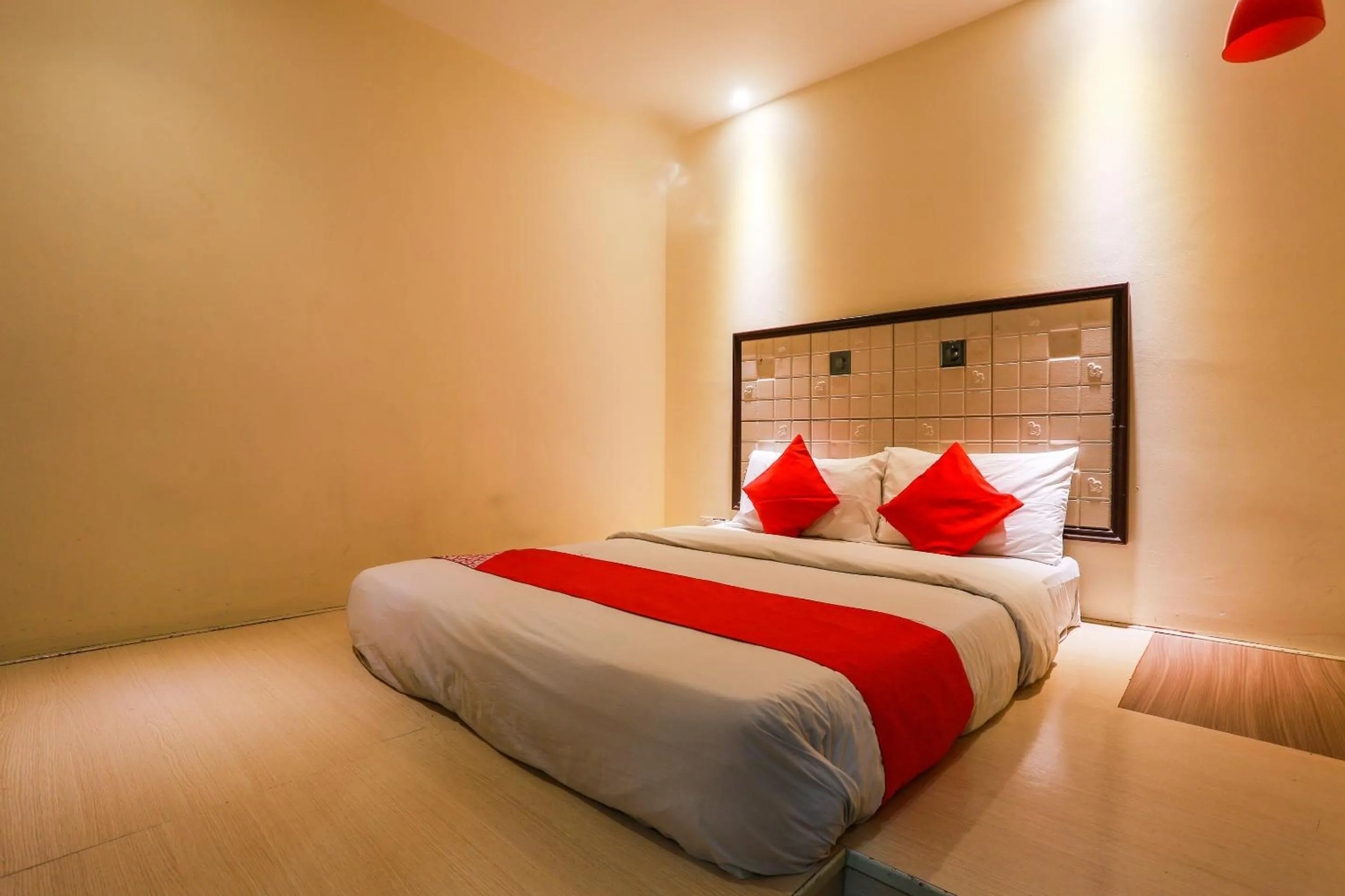 Bedroom, Bed in Hotel O Smc I-city