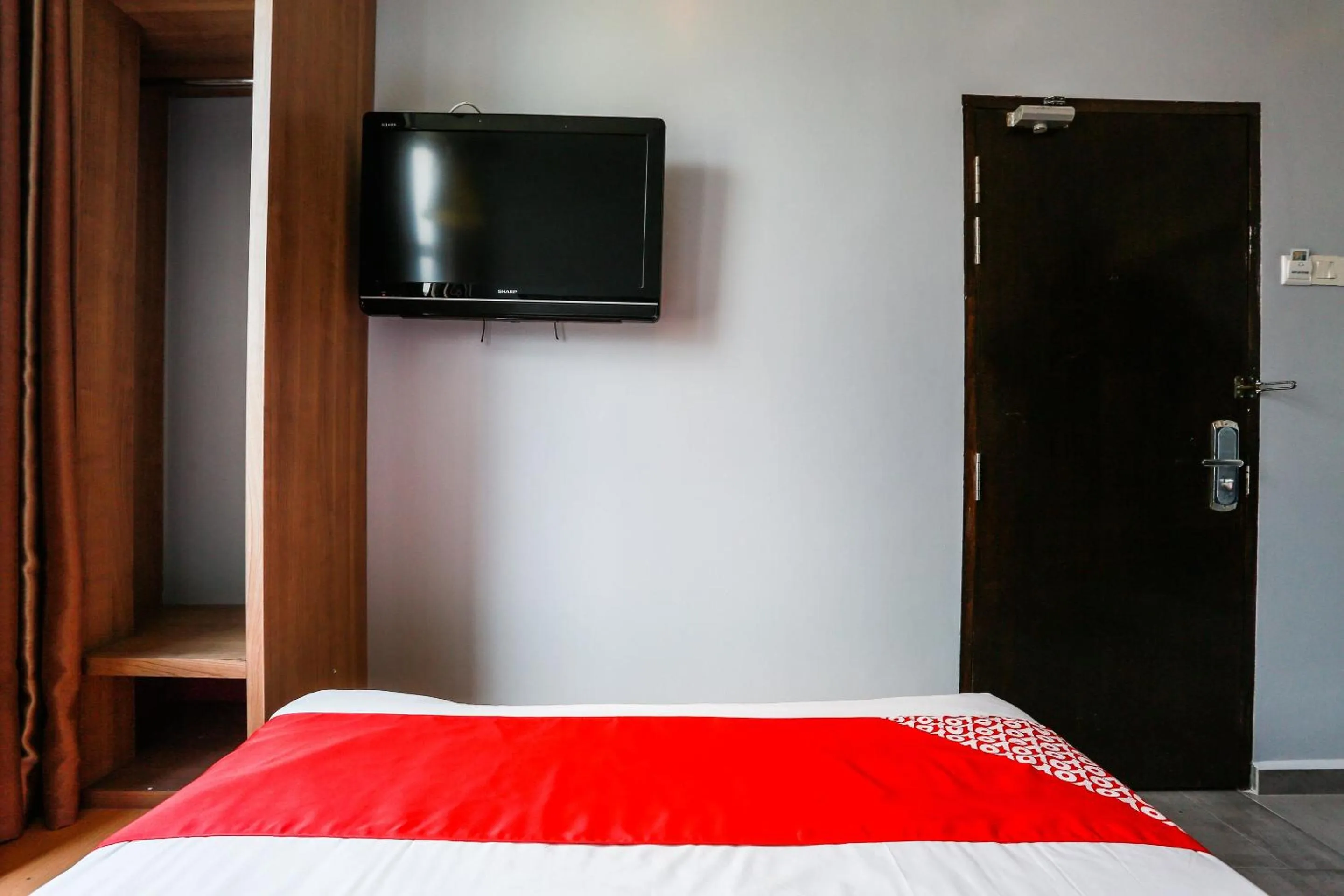 Bedroom, Bed in Hotel O Smc I-city