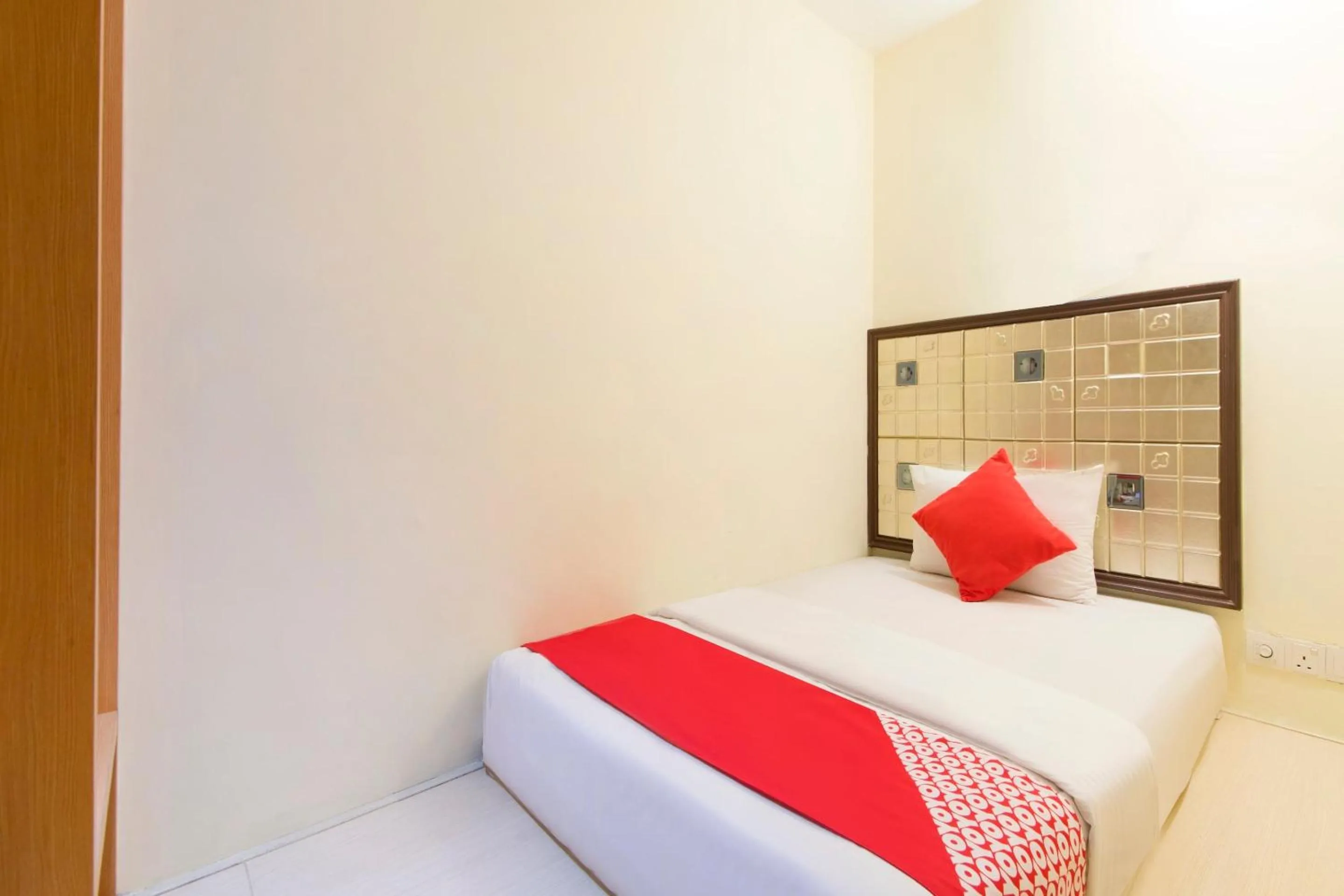 Bedroom, Bed in Hotel O Smc I-city