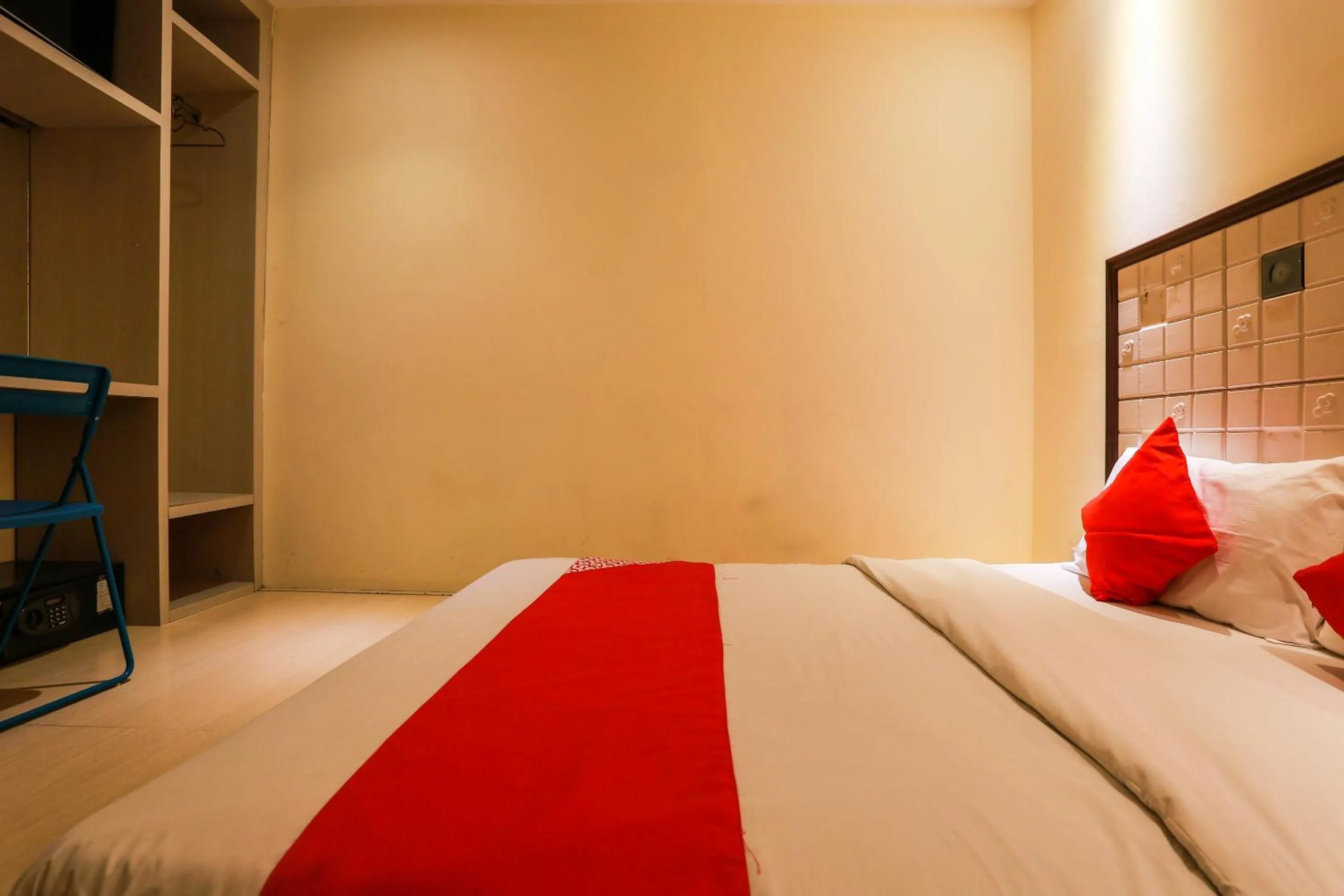 Bedroom, Bed in Hotel O Smc I-city