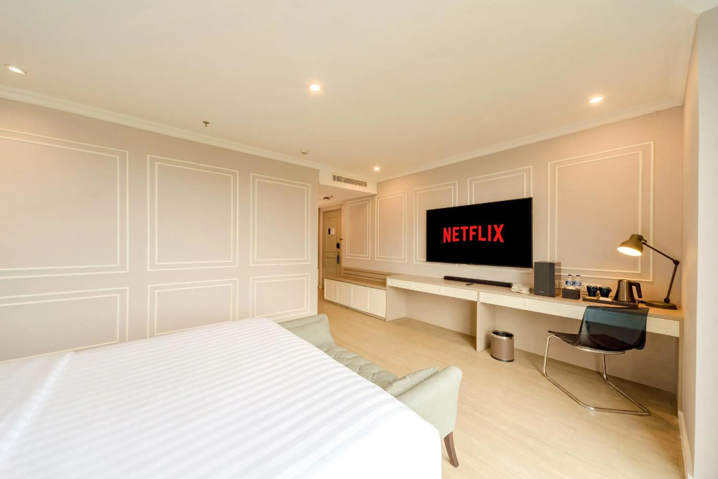 Bedroom, Bed in Ashley Sabang Jakarta