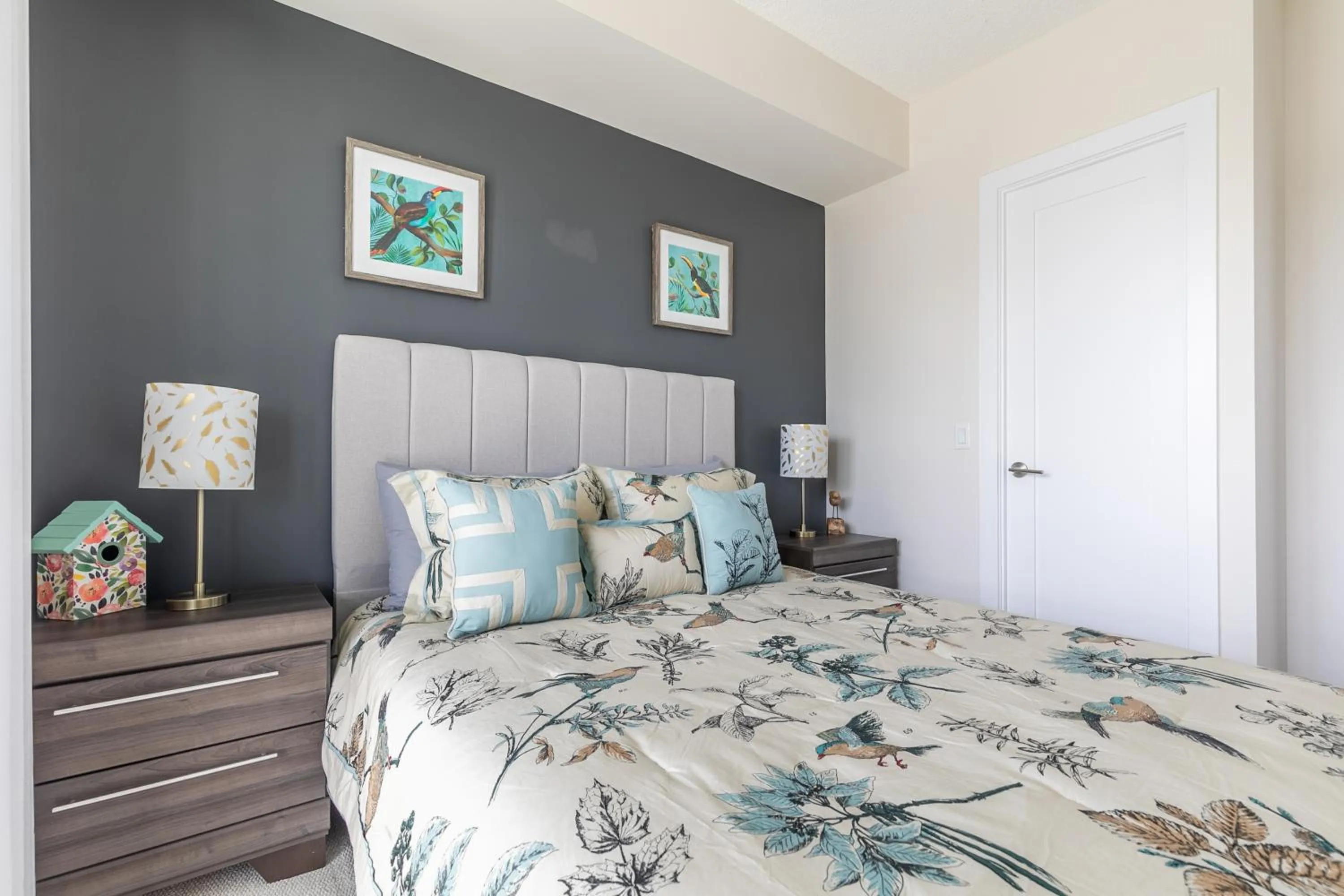 Bed in GLOBALSTAY Modern Downtown Apartment