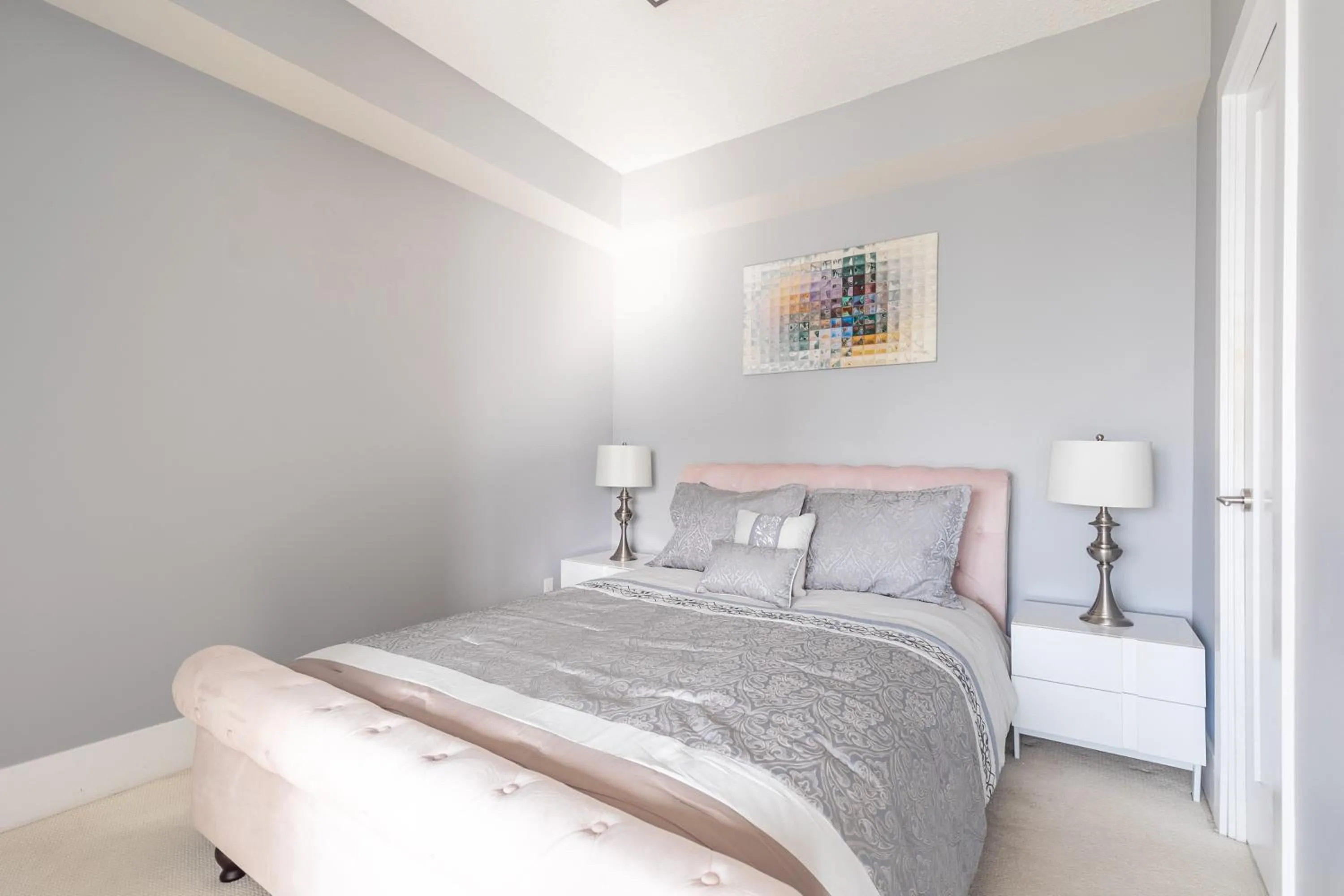 Bed in GLOBALSTAY Modern Downtown Apartment