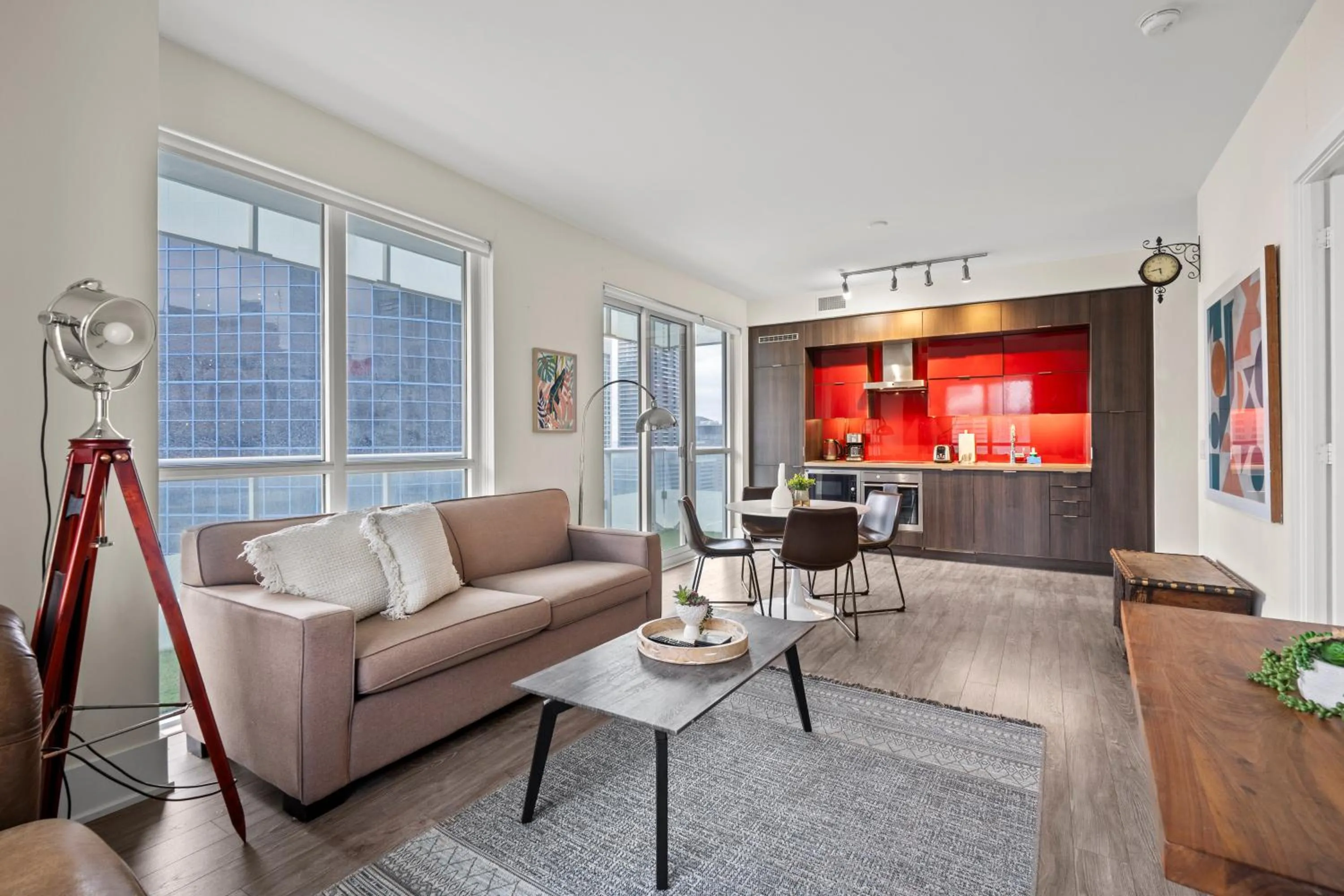 Kitchen or kitchenette in GLOBALSTAY Modern Downtown Apartment