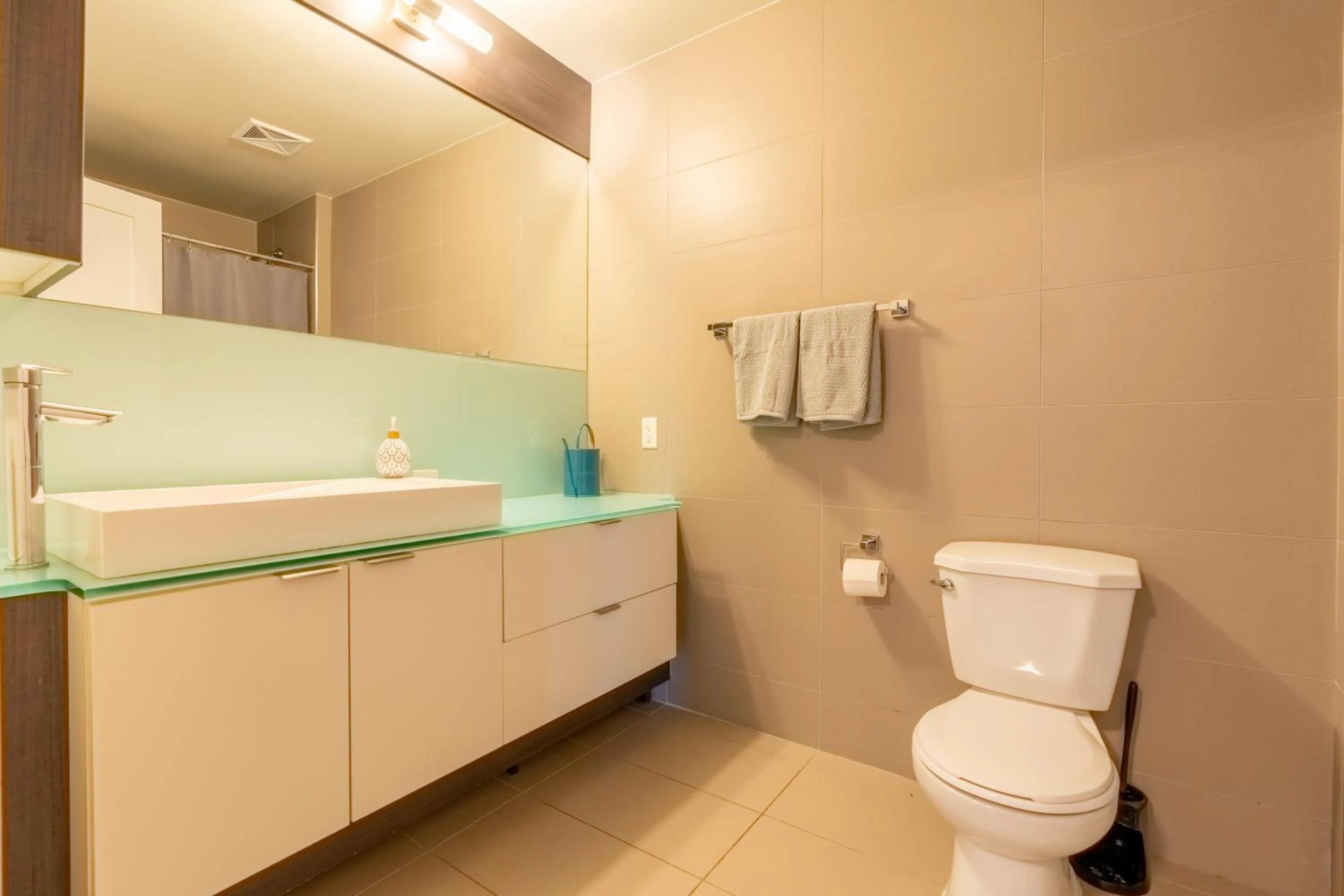 Bathroom in GLOBALSTAY Modern Downtown Apartment