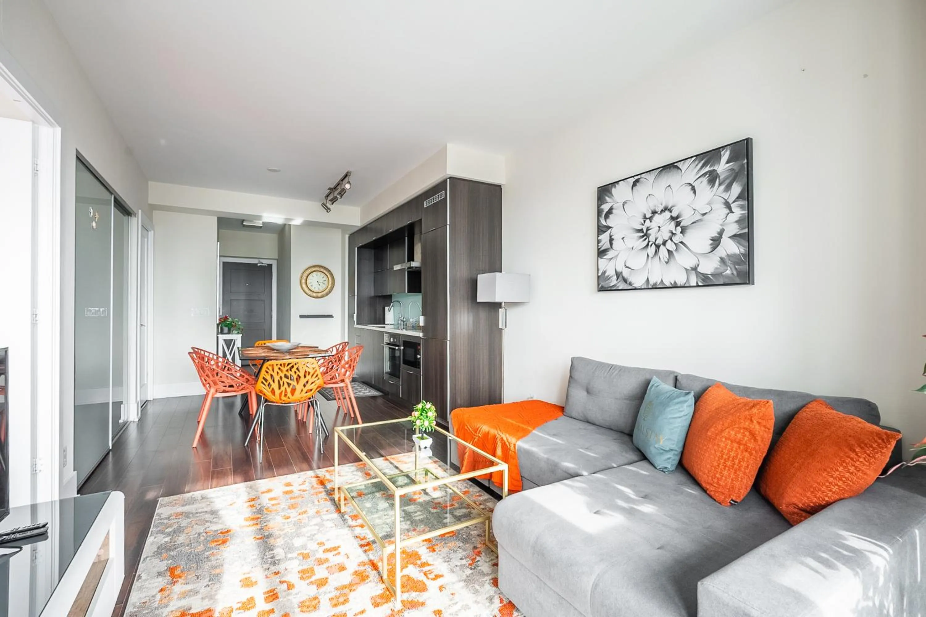 Living room in GLOBALSTAY Modern Downtown Apartment