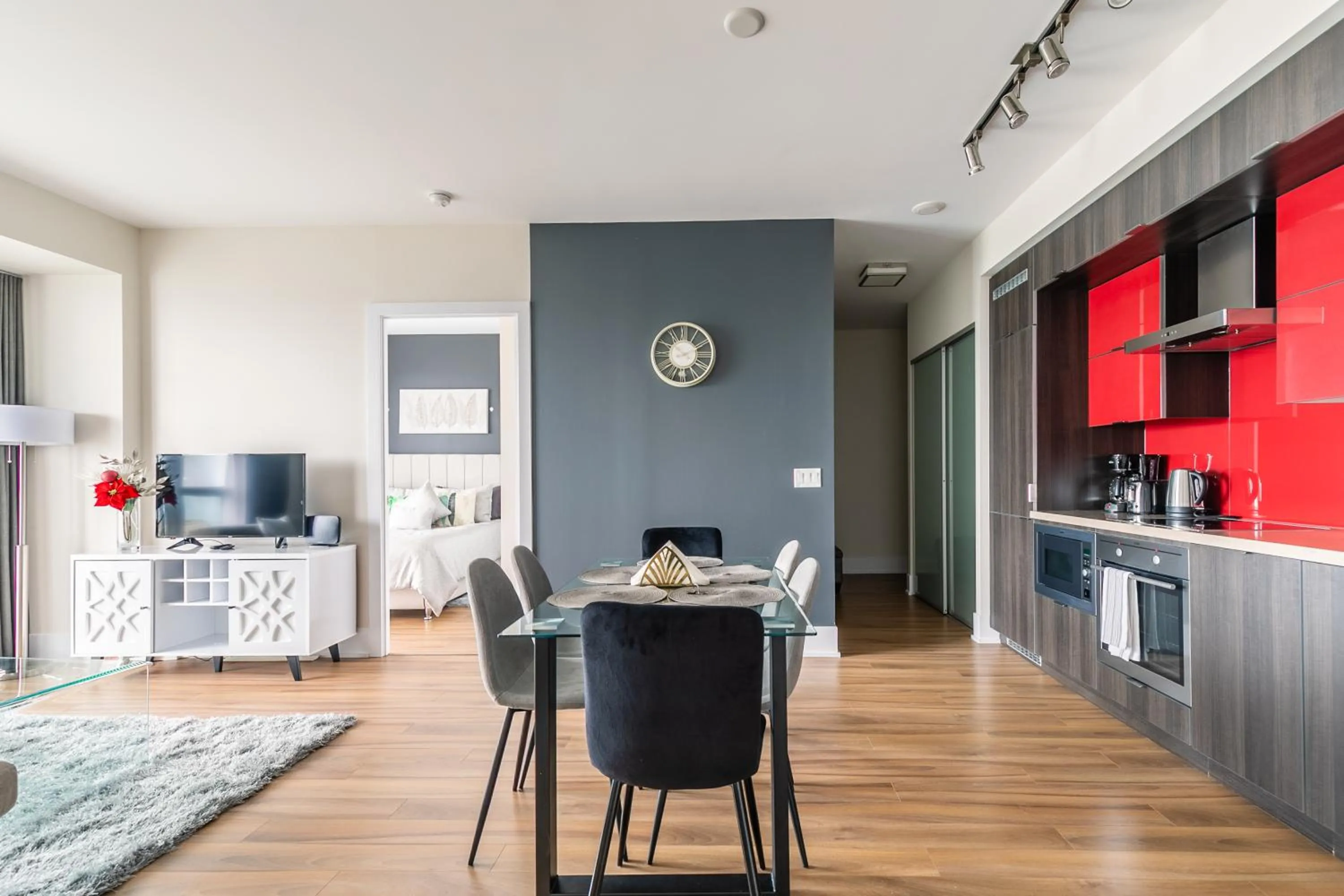 Kitchen or kitchenette in GLOBALSTAY Modern Downtown Apartment