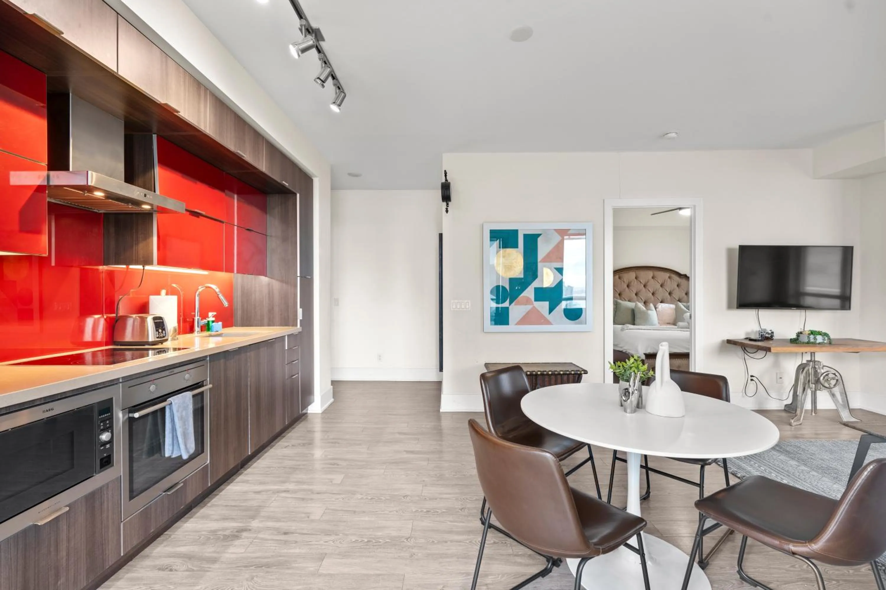 Kitchen or kitchenette in GLOBALSTAY Modern Downtown Apartment
