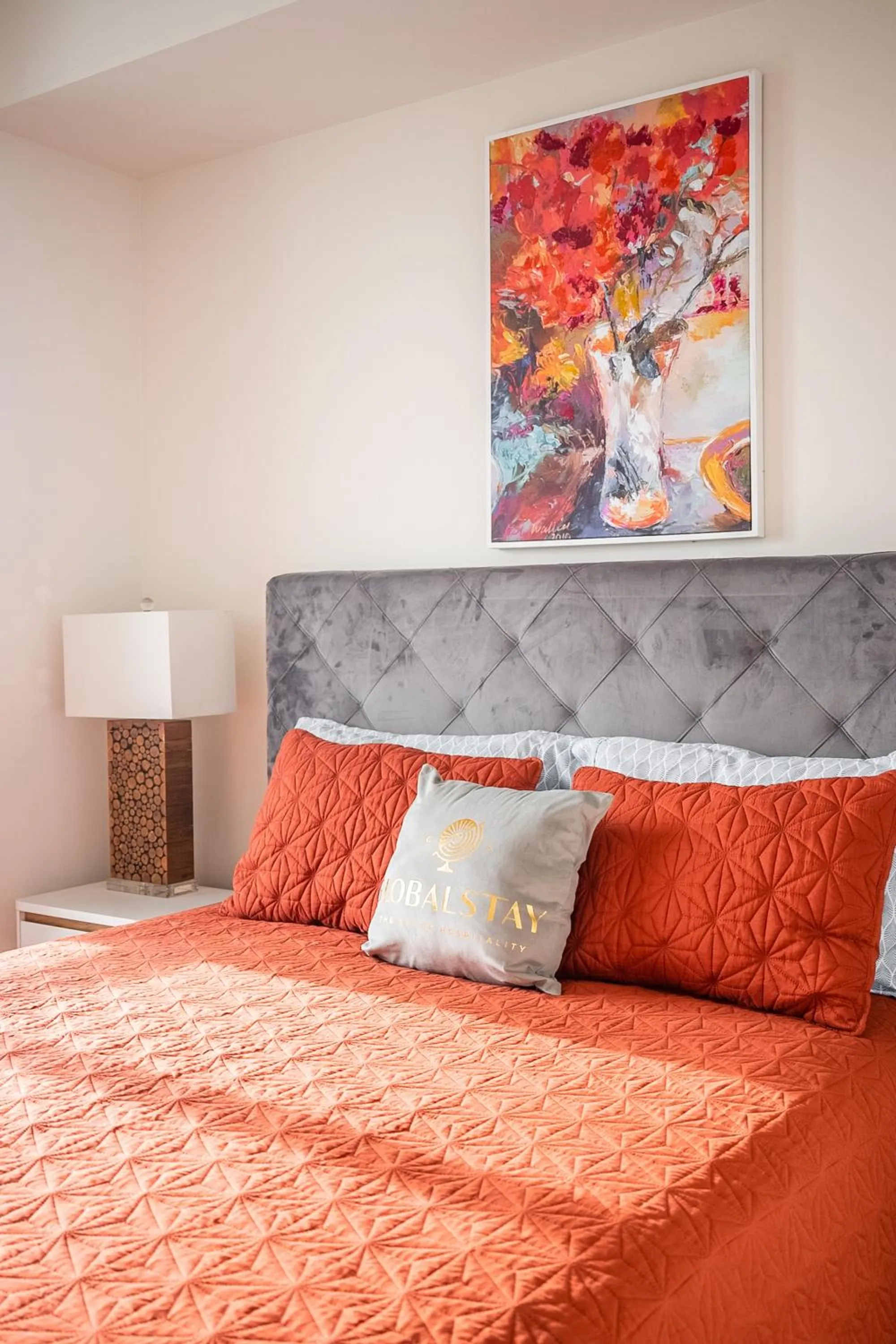 Bed in GLOBALSTAY Modern Downtown Apartment