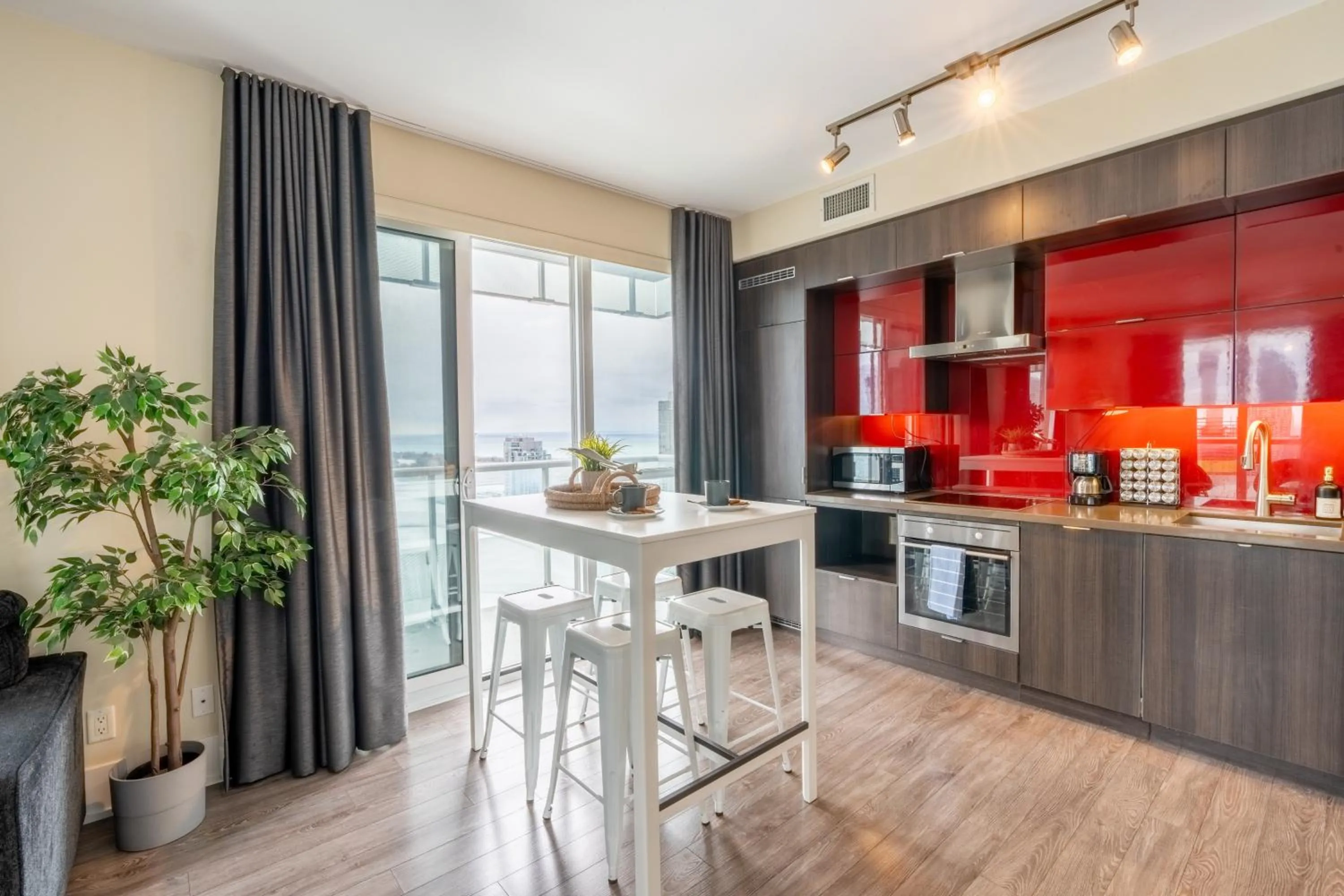 Kitchen or kitchenette in GLOBALSTAY Modern Downtown Apartment