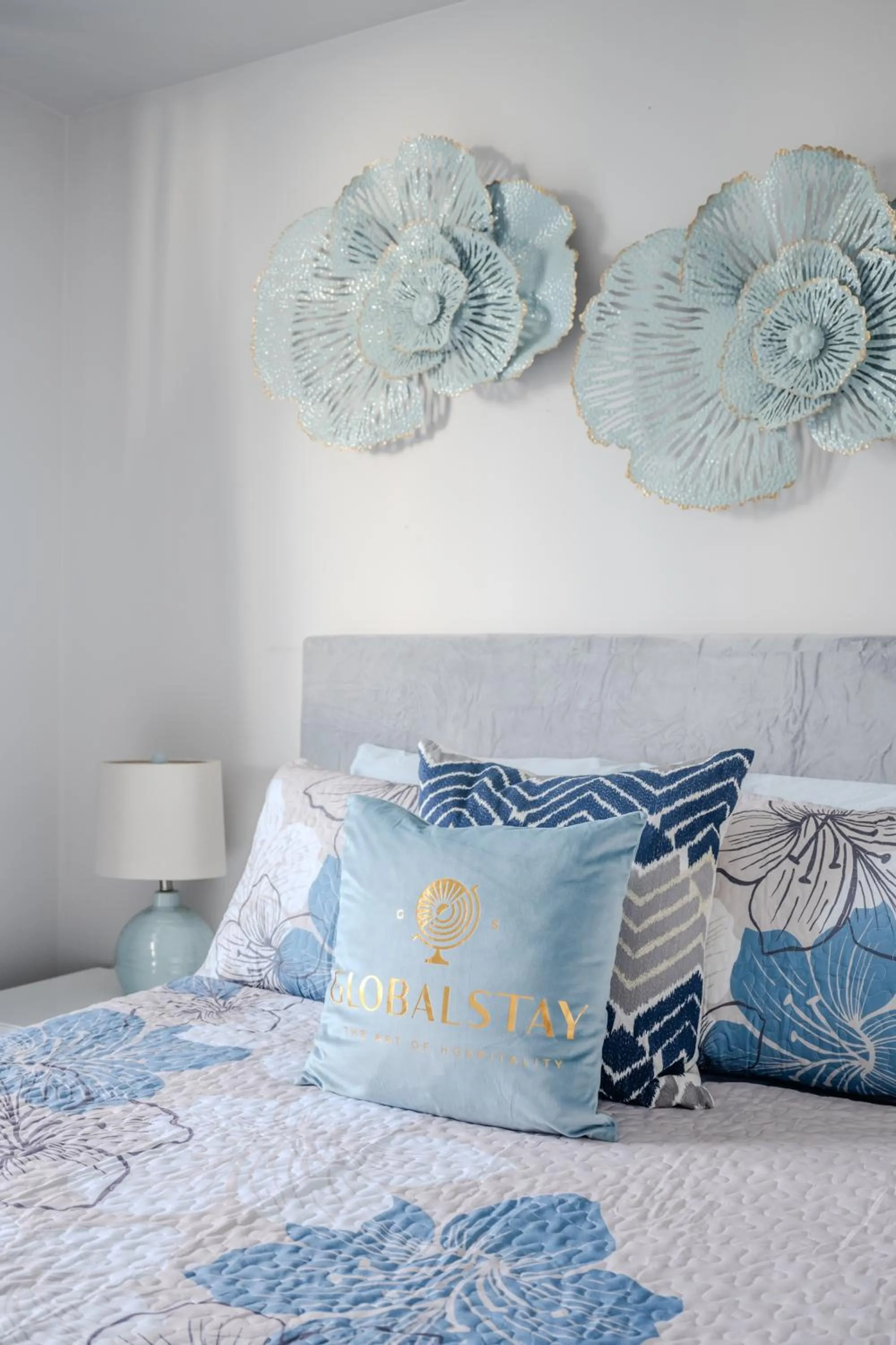 Bed in GLOBALSTAY Modern Downtown Apartment