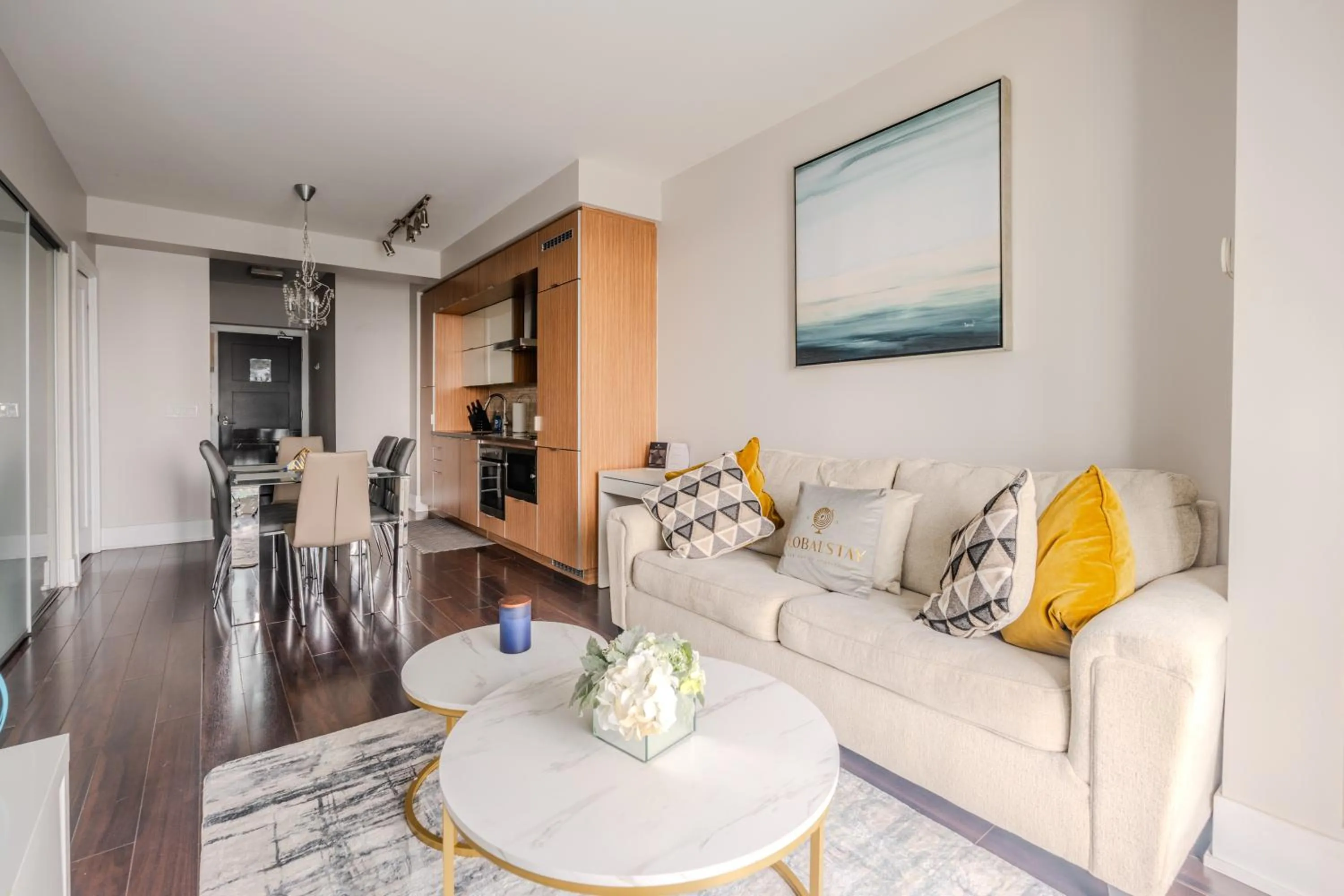 Kitchen or kitchenette in GLOBALSTAY Modern Downtown Apartment