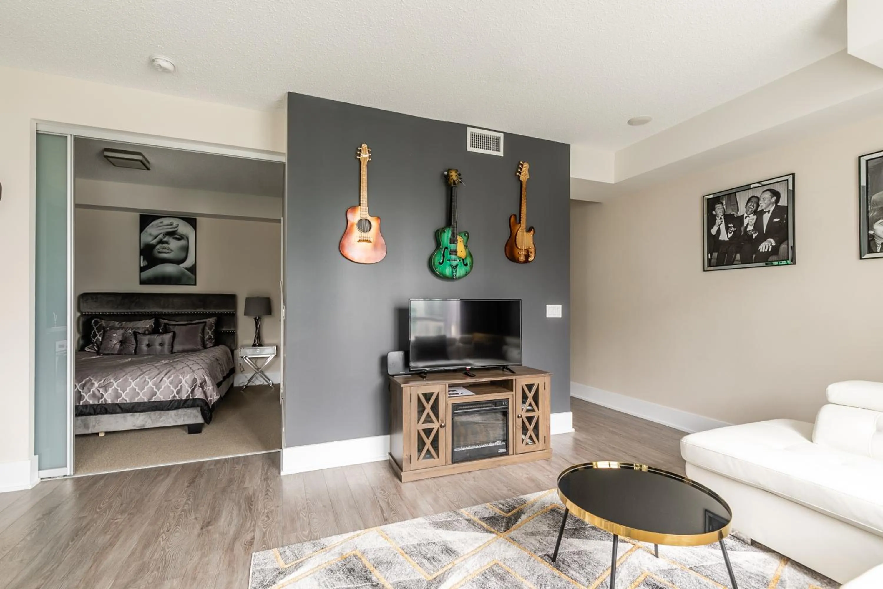 Bed in GLOBALSTAY Modern Downtown Apartment