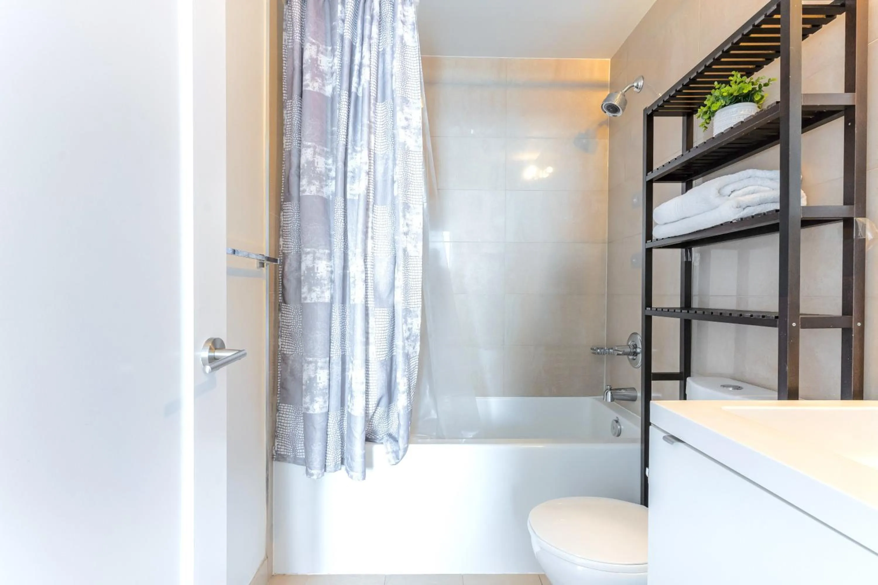 Bathroom in GLOBALSTAY Modern Downtown Apartment