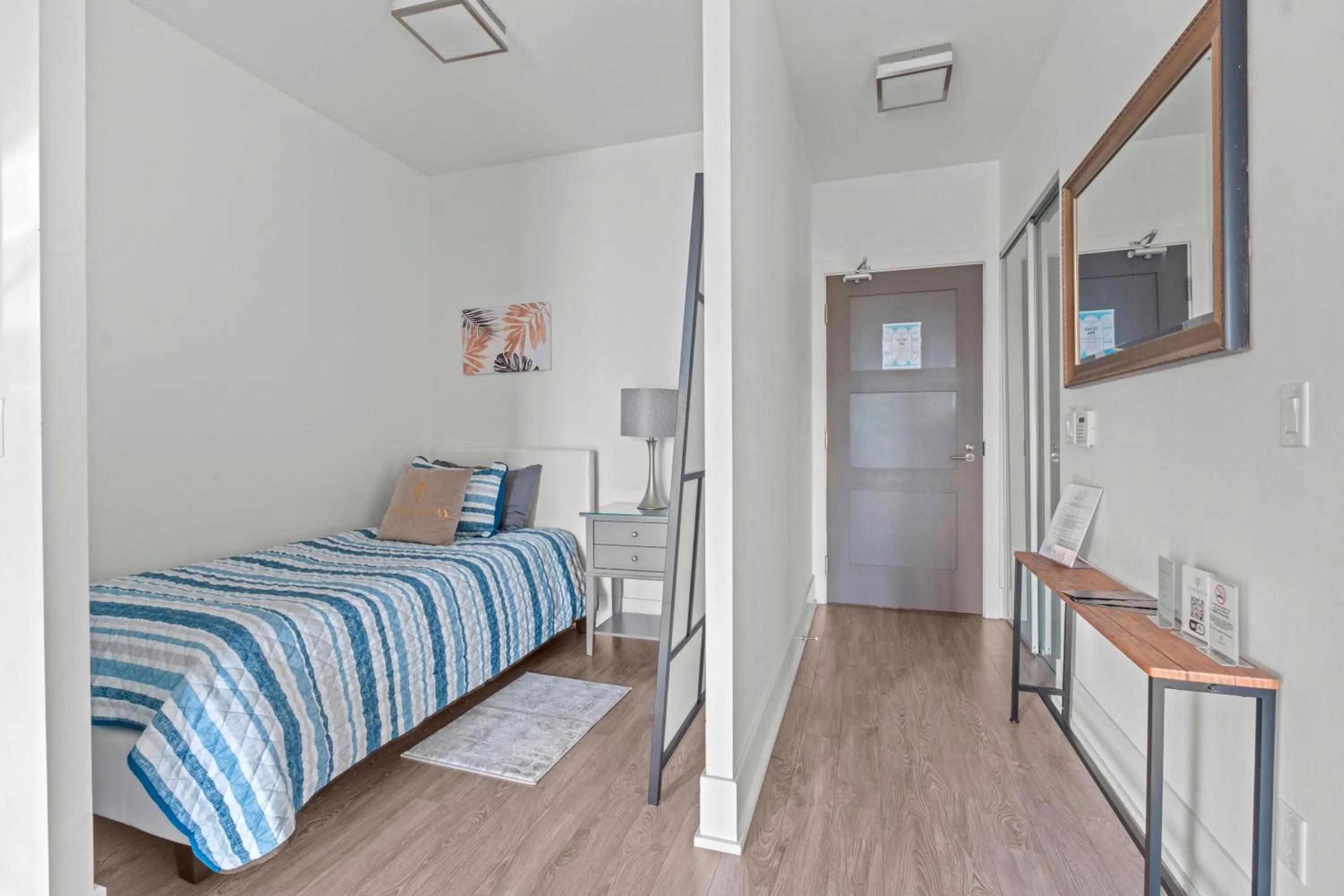 Bed in GLOBALSTAY Modern Downtown Apartment