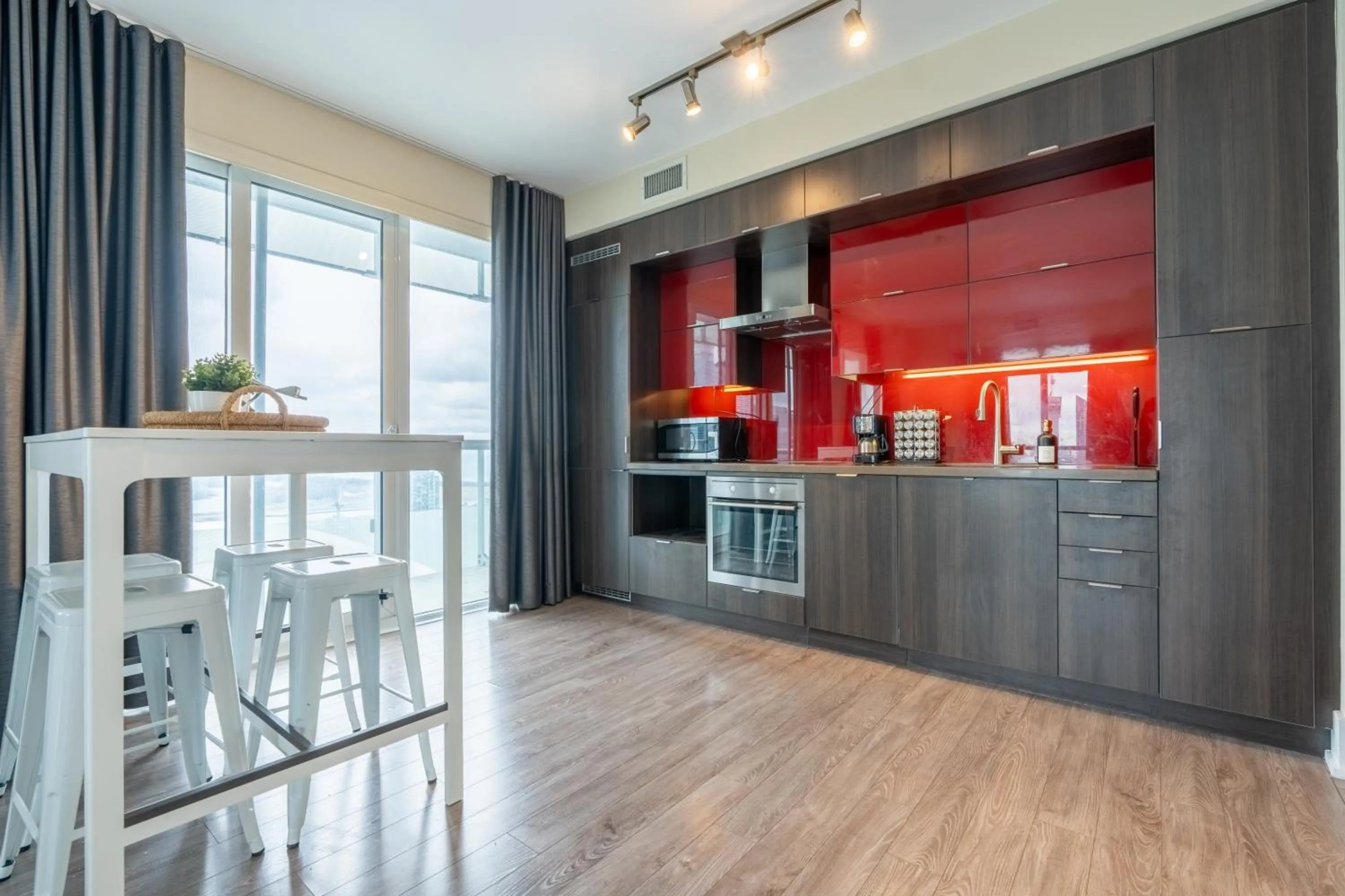 Kitchen or kitchenette in GLOBALSTAY Modern Downtown Apartment