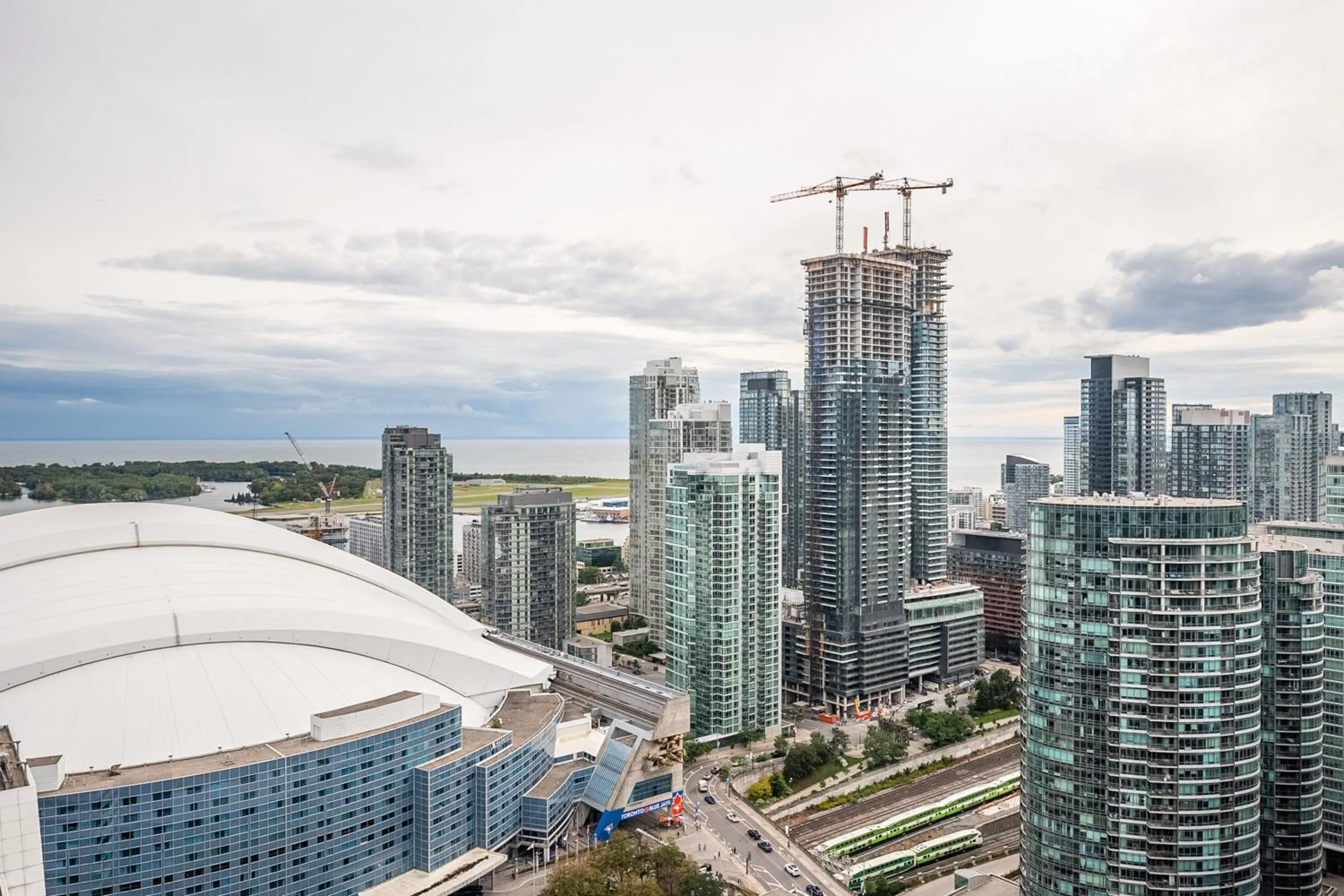 Property building in GLOBALSTAY Modern Downtown Apartment