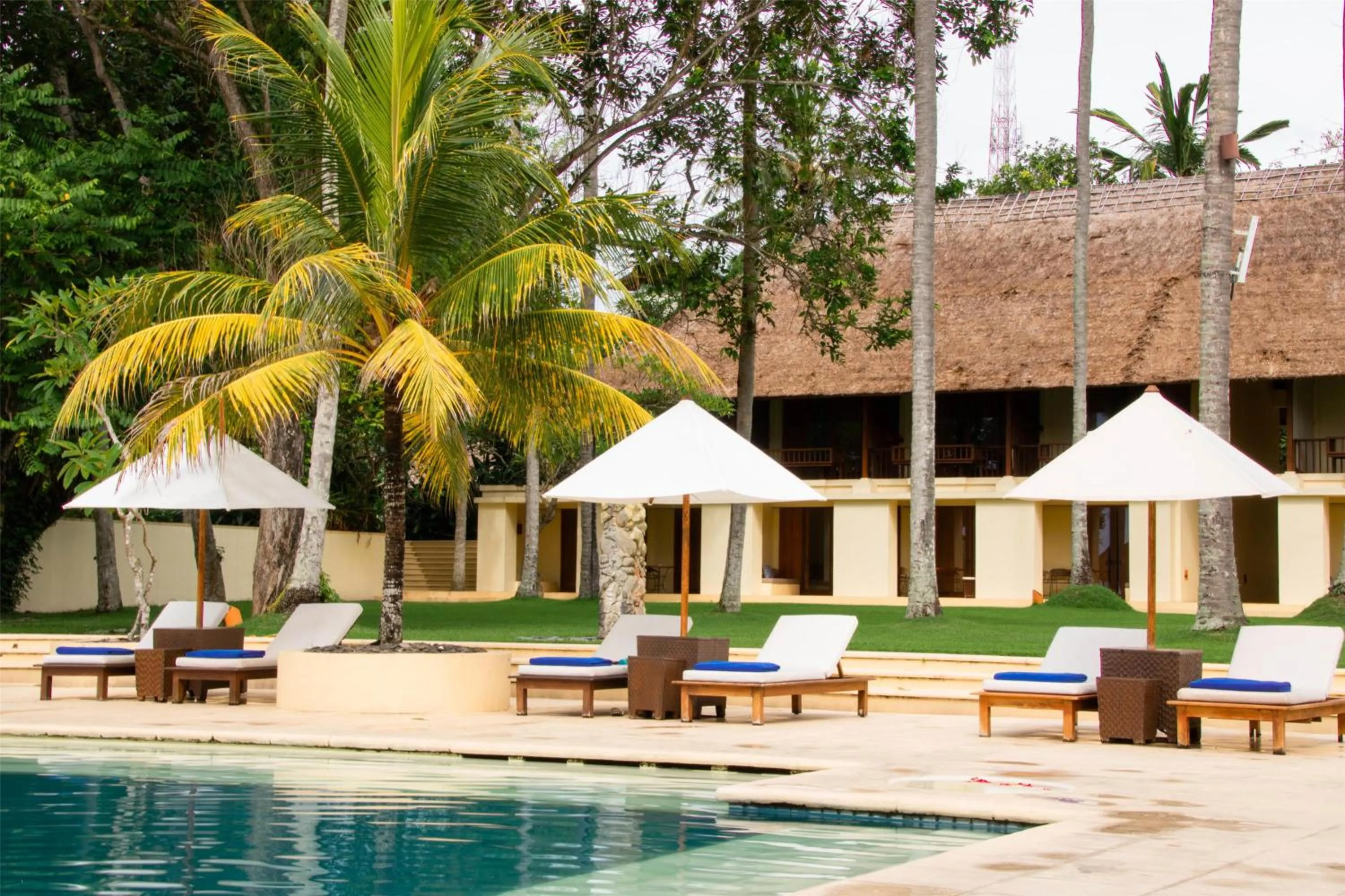 Swimming pool in Alila Manggis