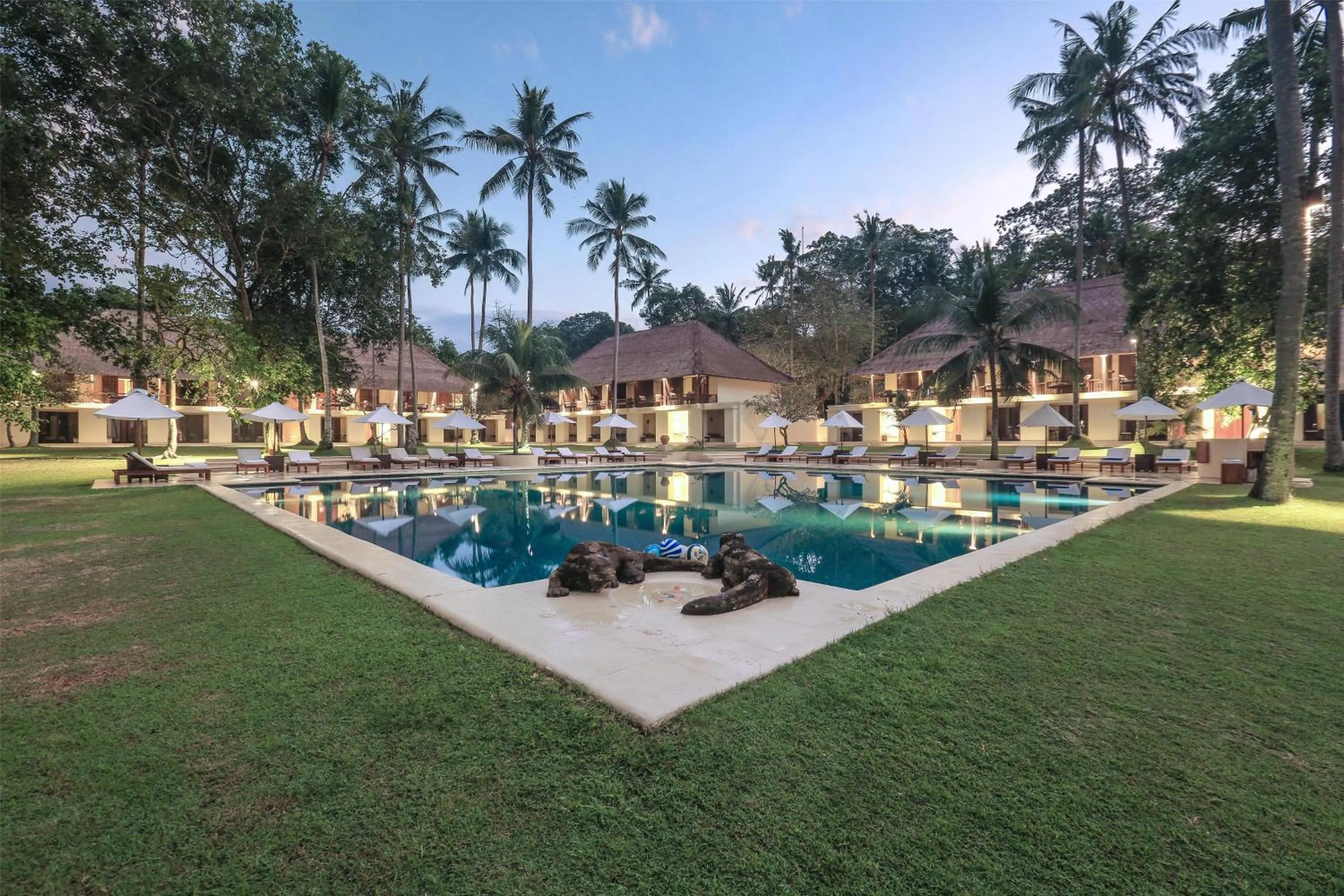 Swimming pool in Alila Manggis
