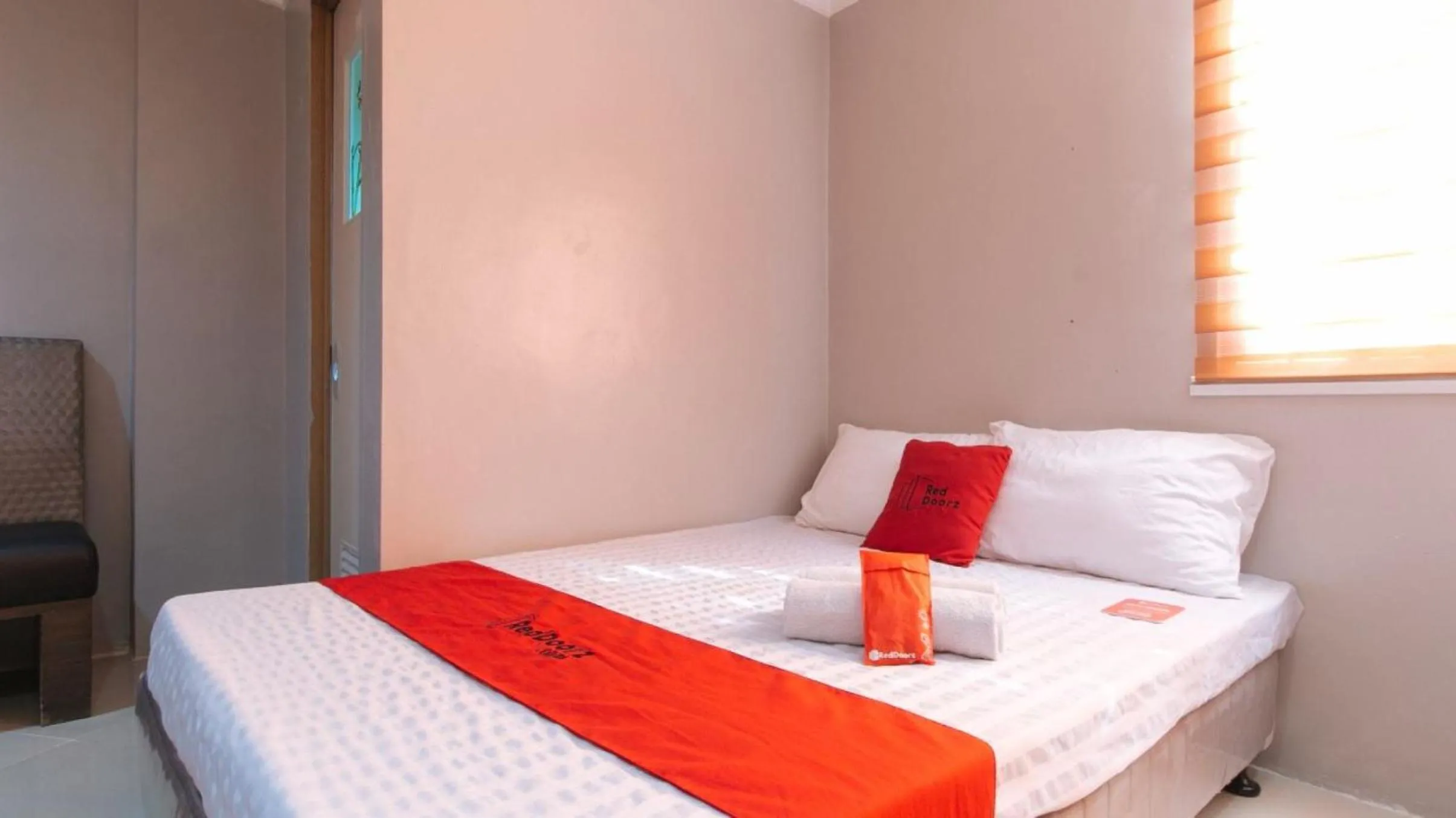 Bed in RedDoorz at Manila Venetian Hotel