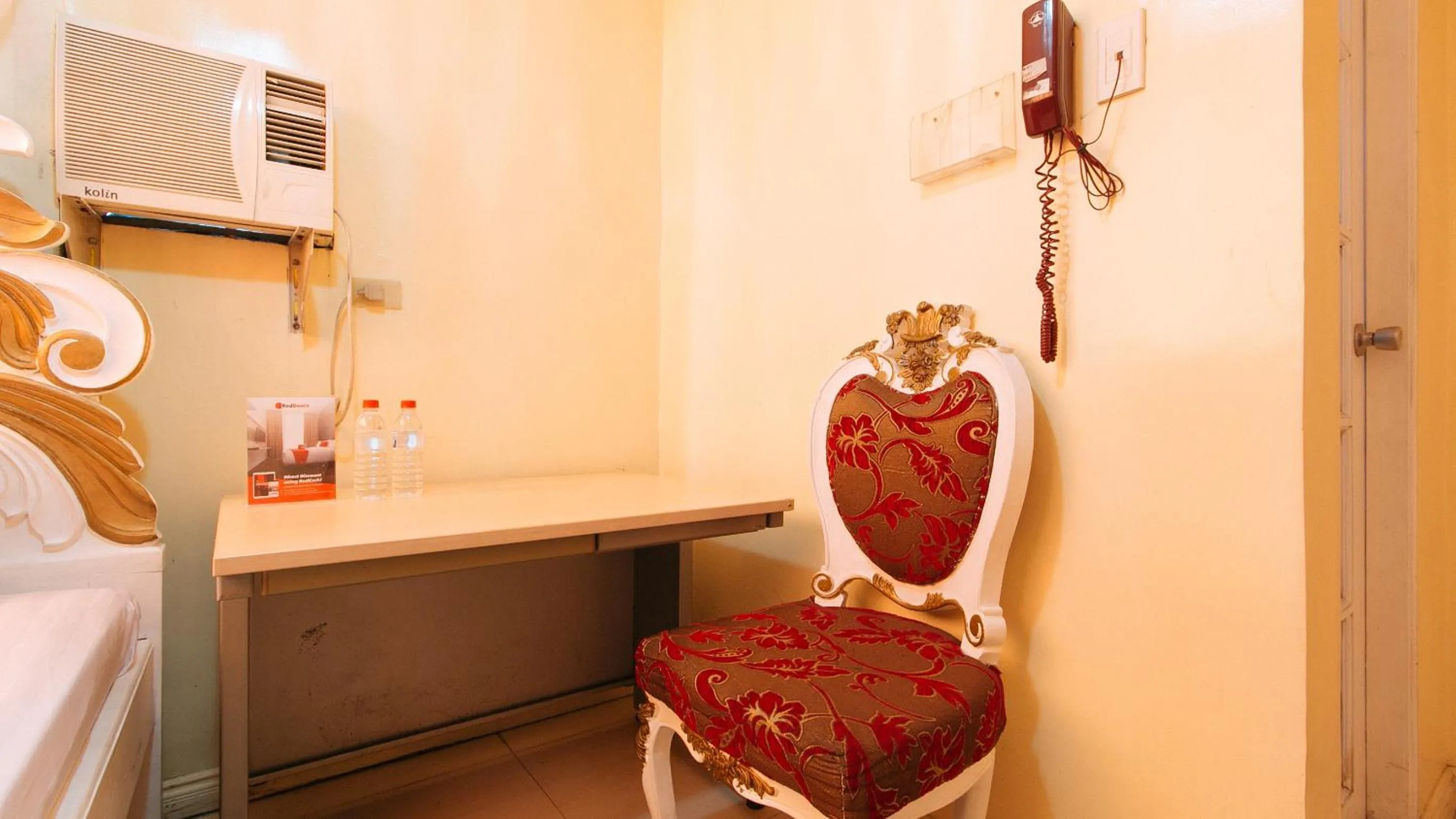 Seating area in RedDoorz at Manila Venetian Hotel