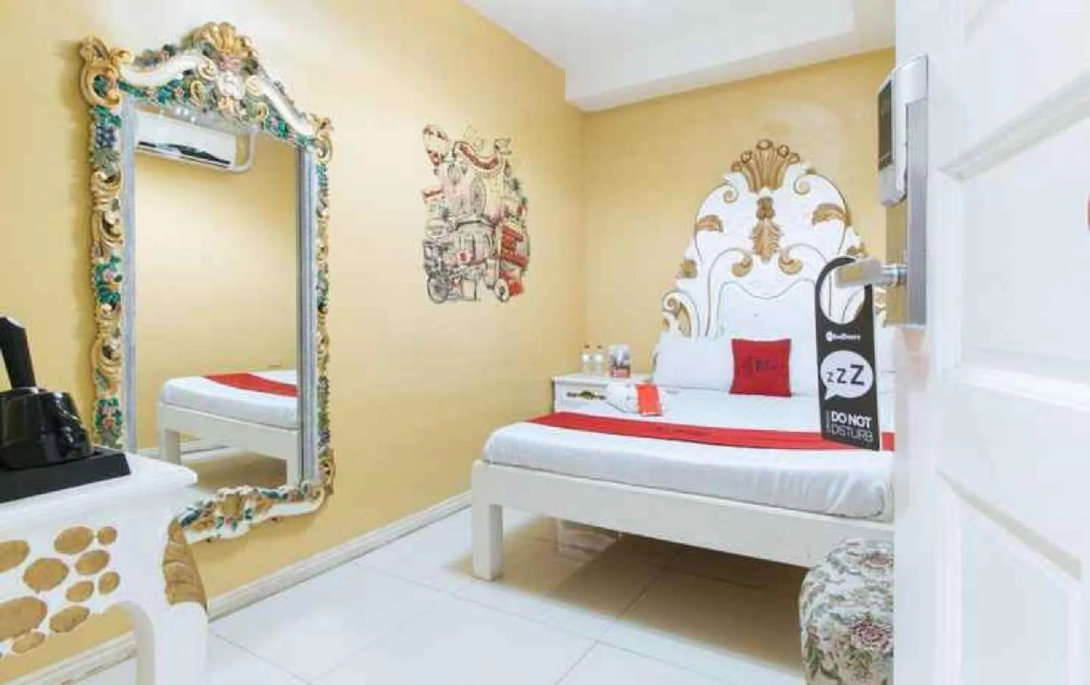 Bed in RedDoorz at Manila Venetian Hotel