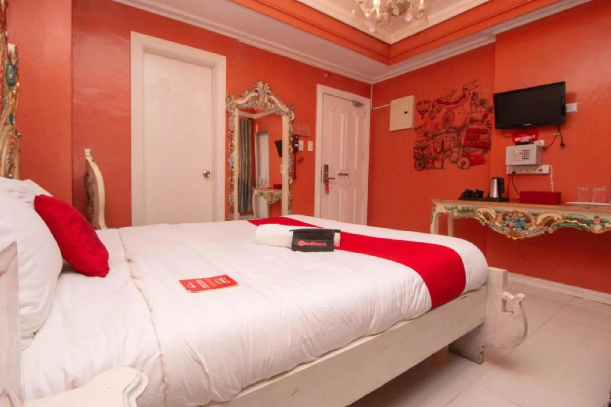 Bed in RedDoorz at Manila Venetian Hotel