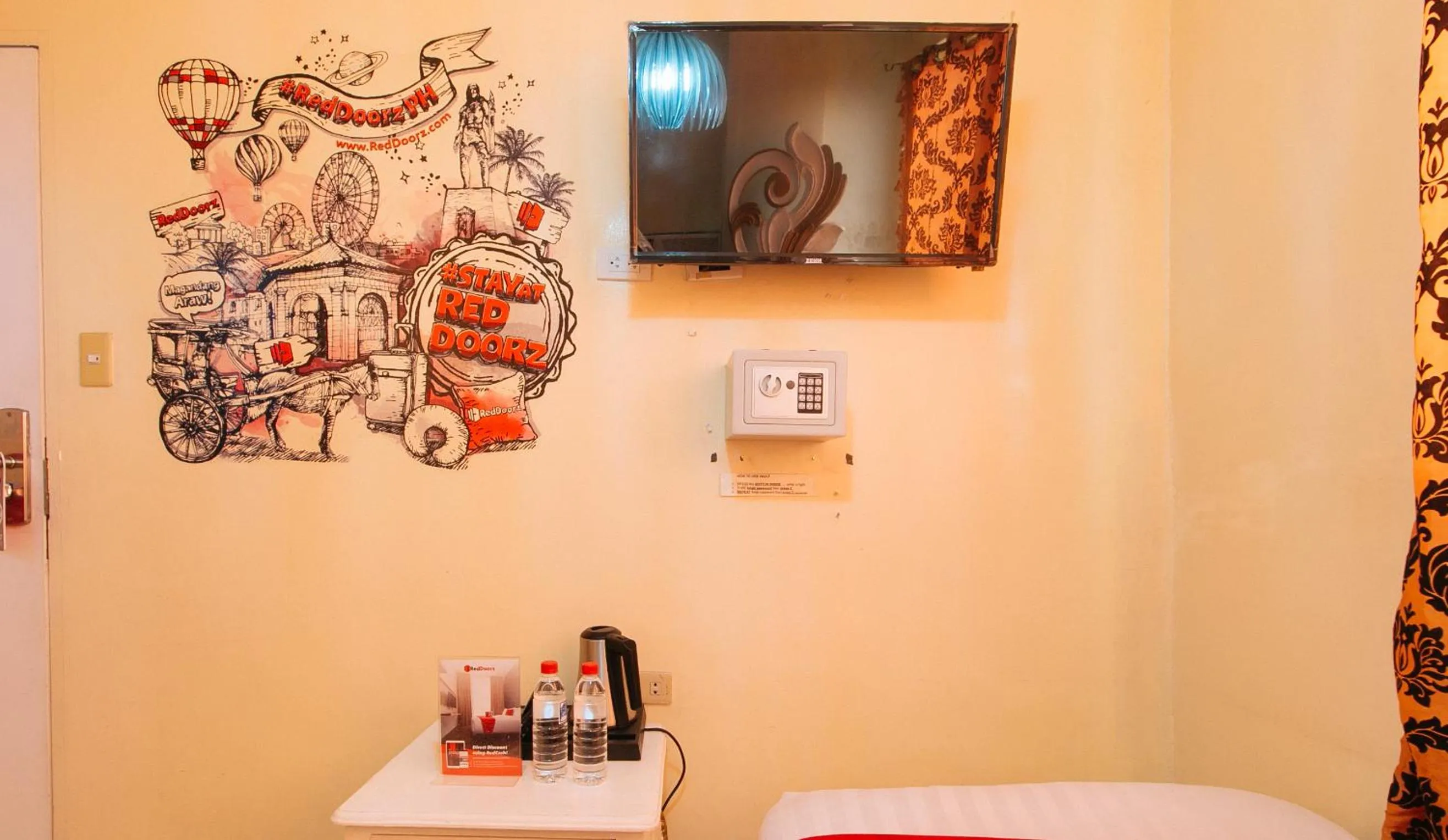 TV and multimedia in RedDoorz at Manila Venetian Hotel