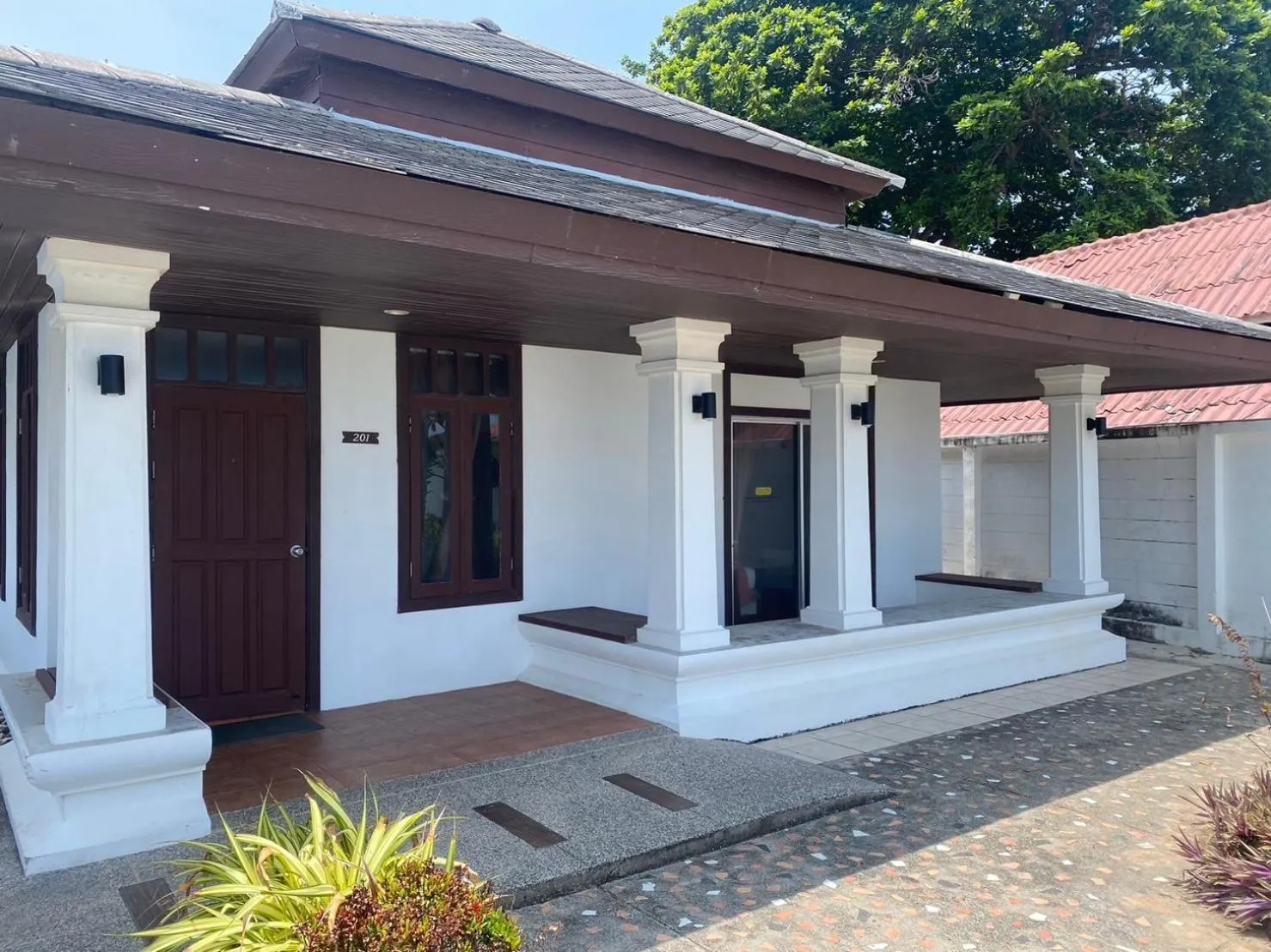 Property building in Al's Resort