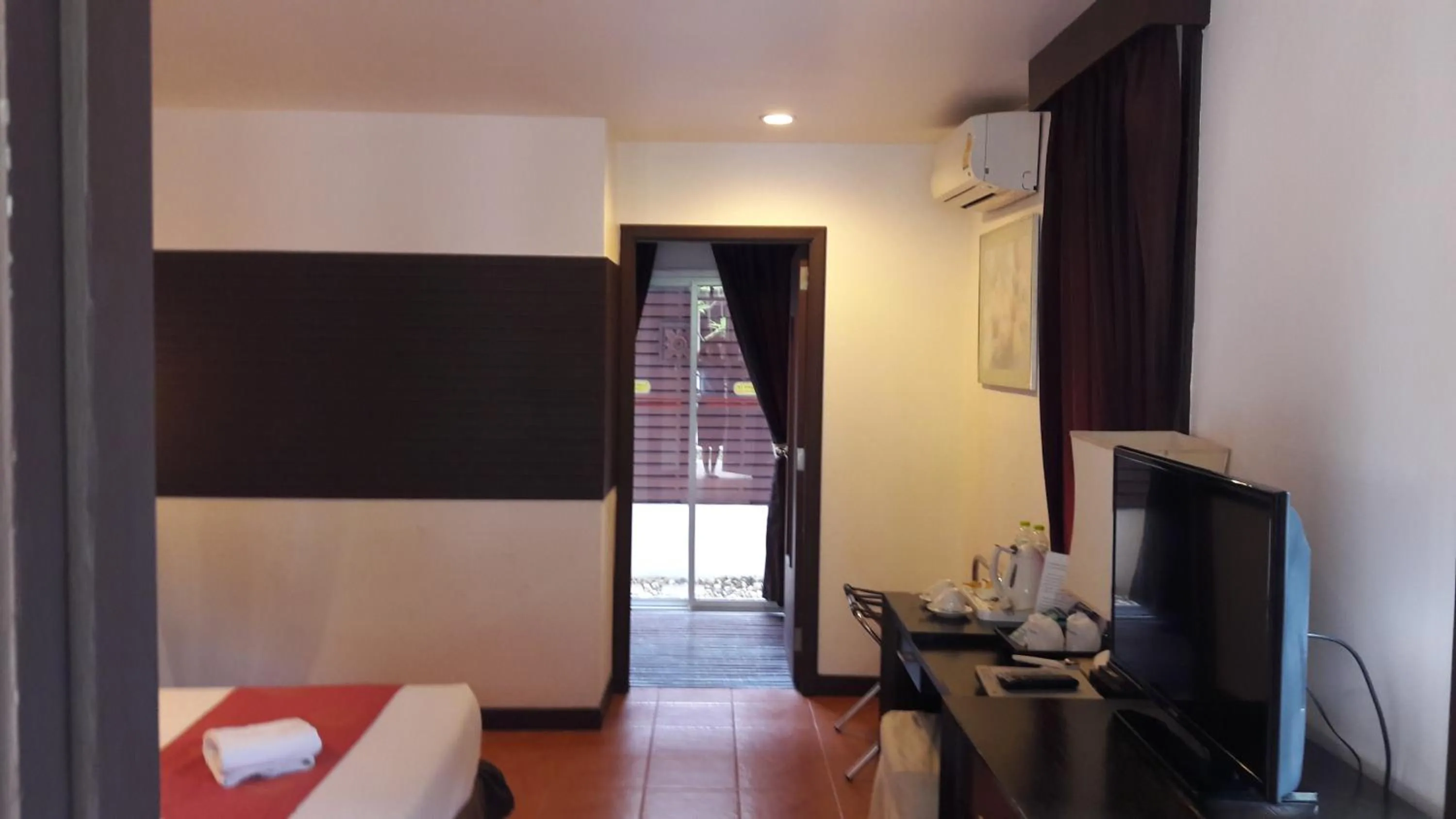 Photo of the whole room in Al's Resort